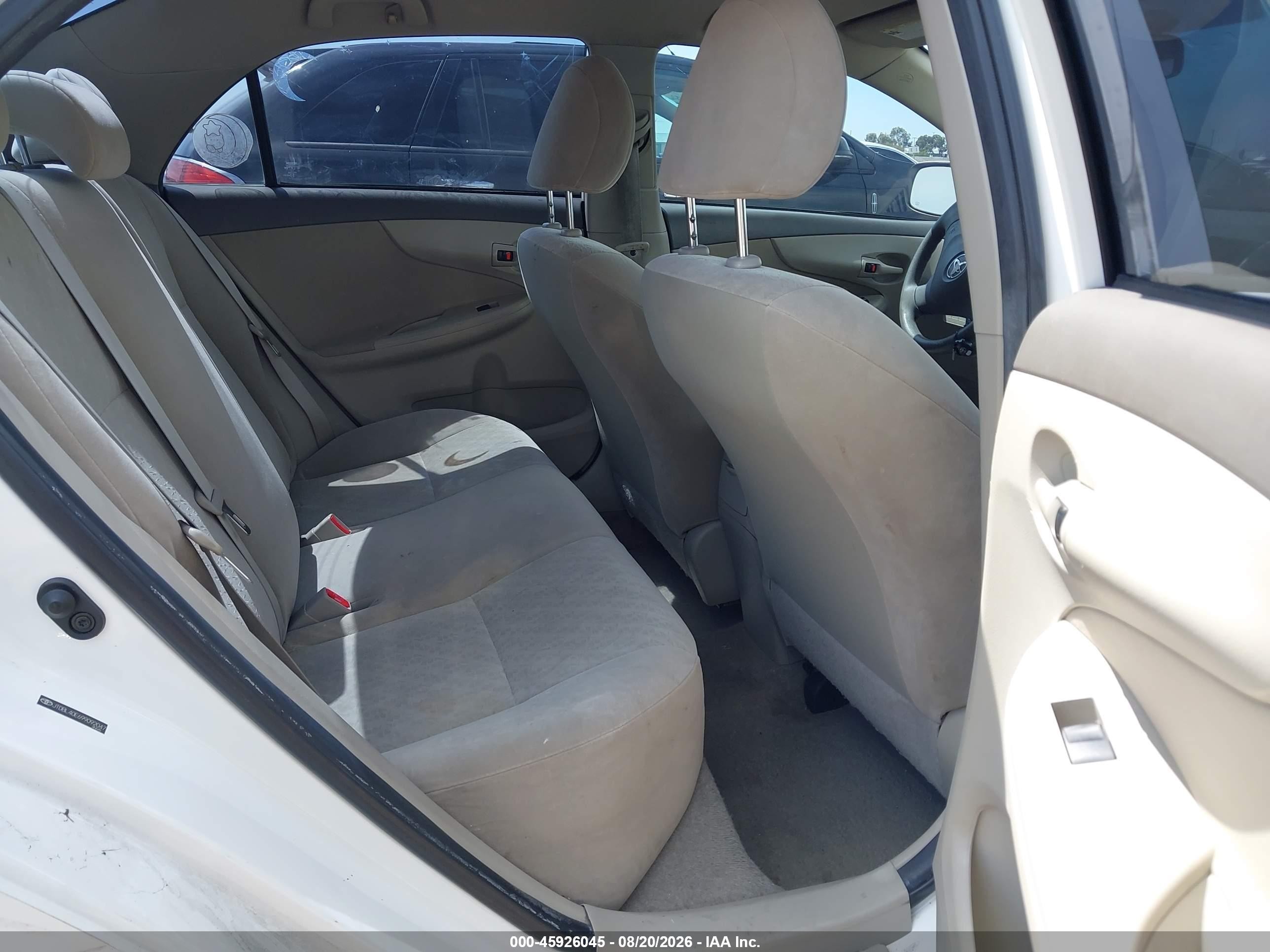 2009 Toyota Corolla Le White vin: JTDBL40E699092047