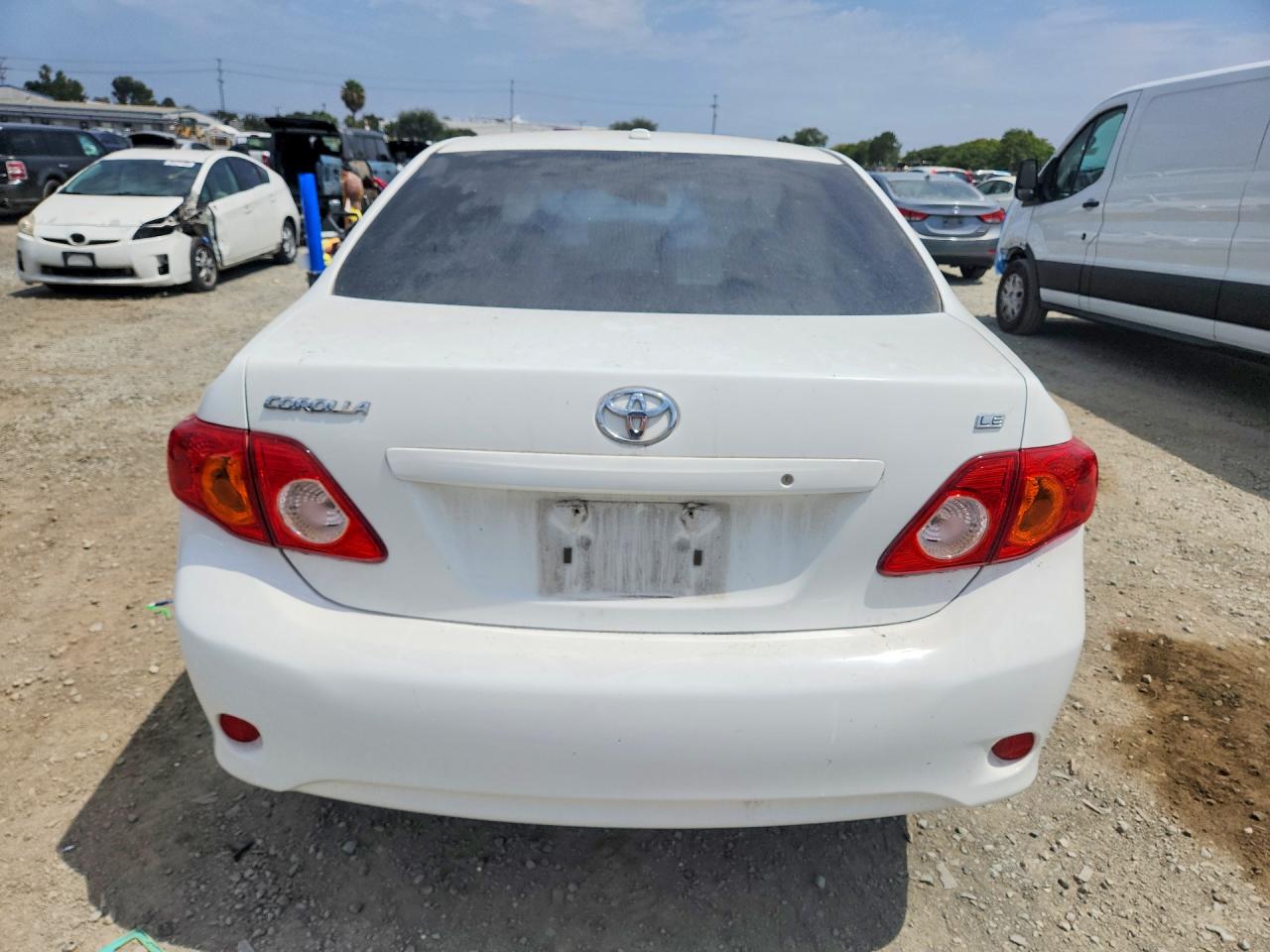 2009 Toyota Corolla Le White vin: JTDBL40E699093893