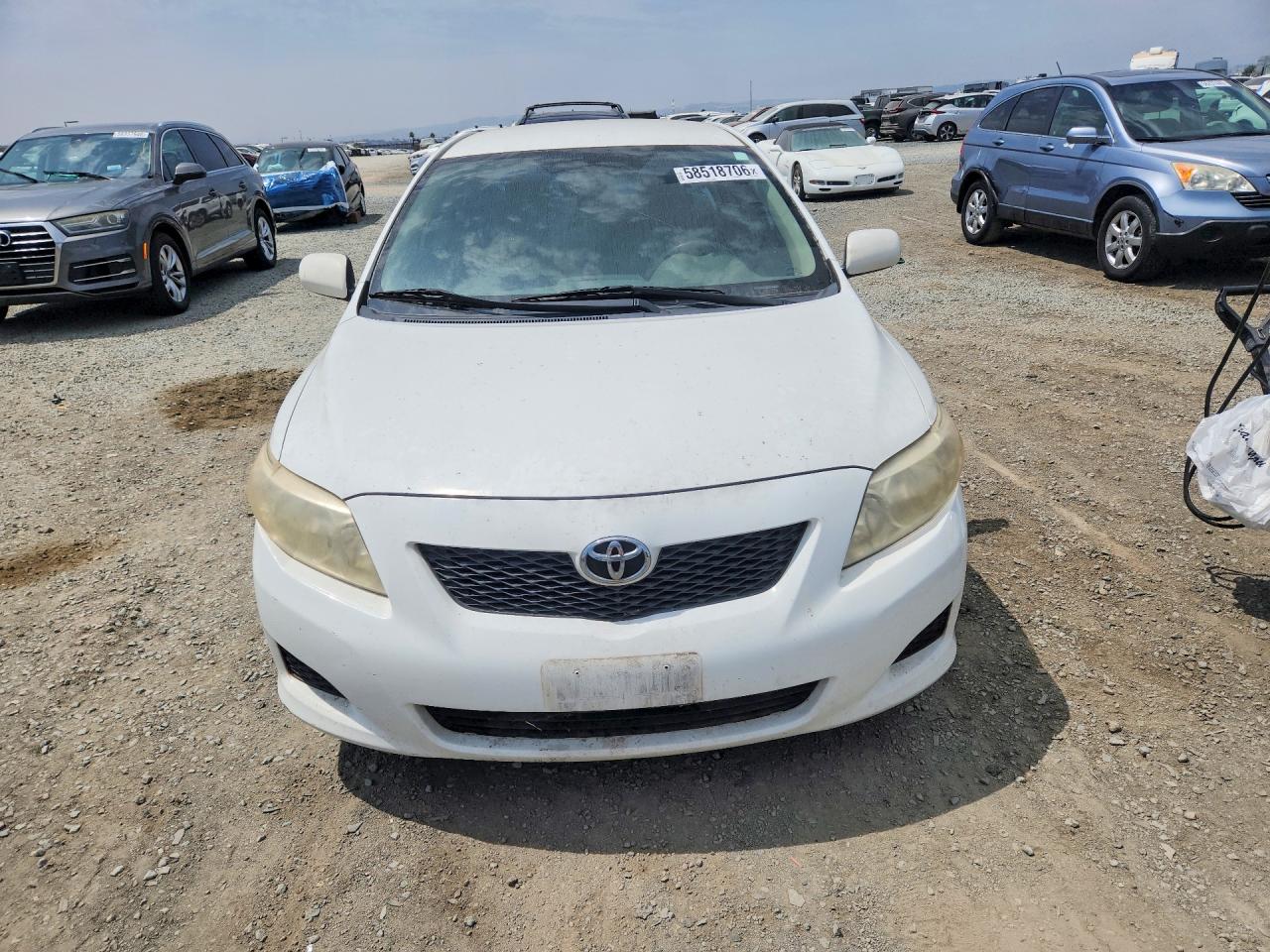 2009 Toyota Corolla Le White vin: JTDBL40E699093893