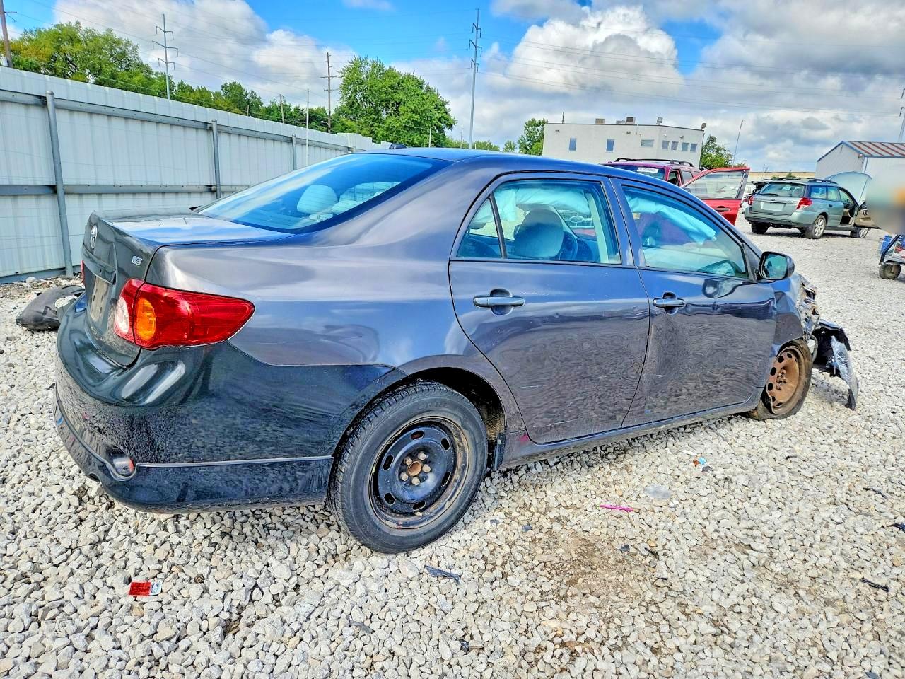 2009 Toyota Corolla Le Gray vin: JTDBL40E69J002572