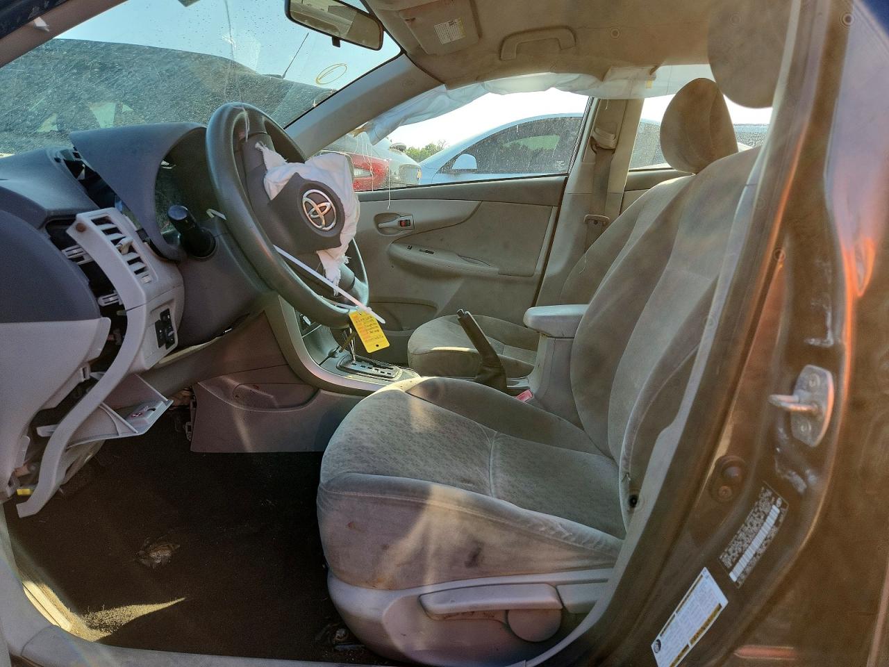 2009 Toyota Corolla Le Gray vin: JTDBL40E69J002572