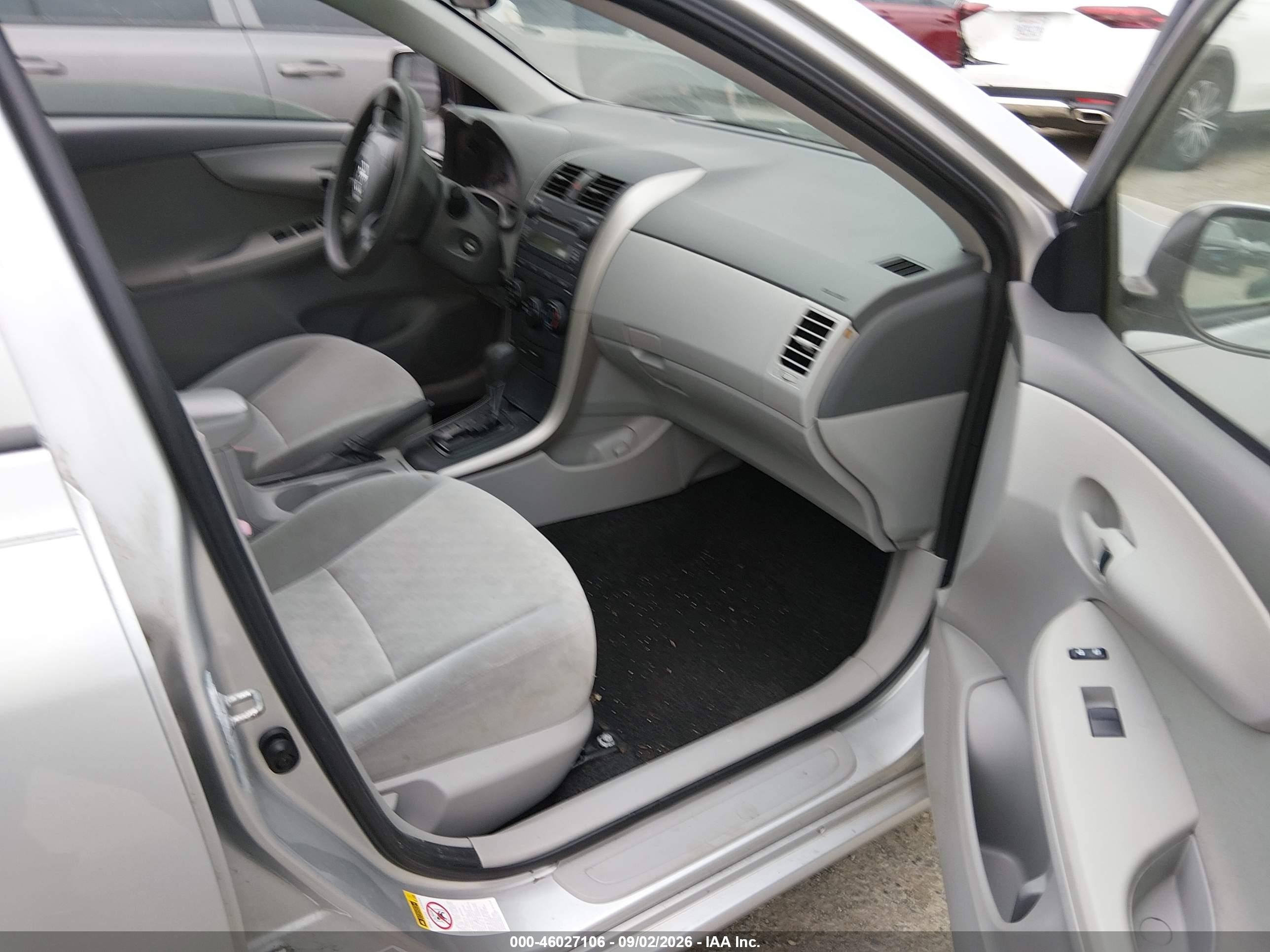 2009 Toyota Corolla Le Silver vin: JTDBL40E69J022014