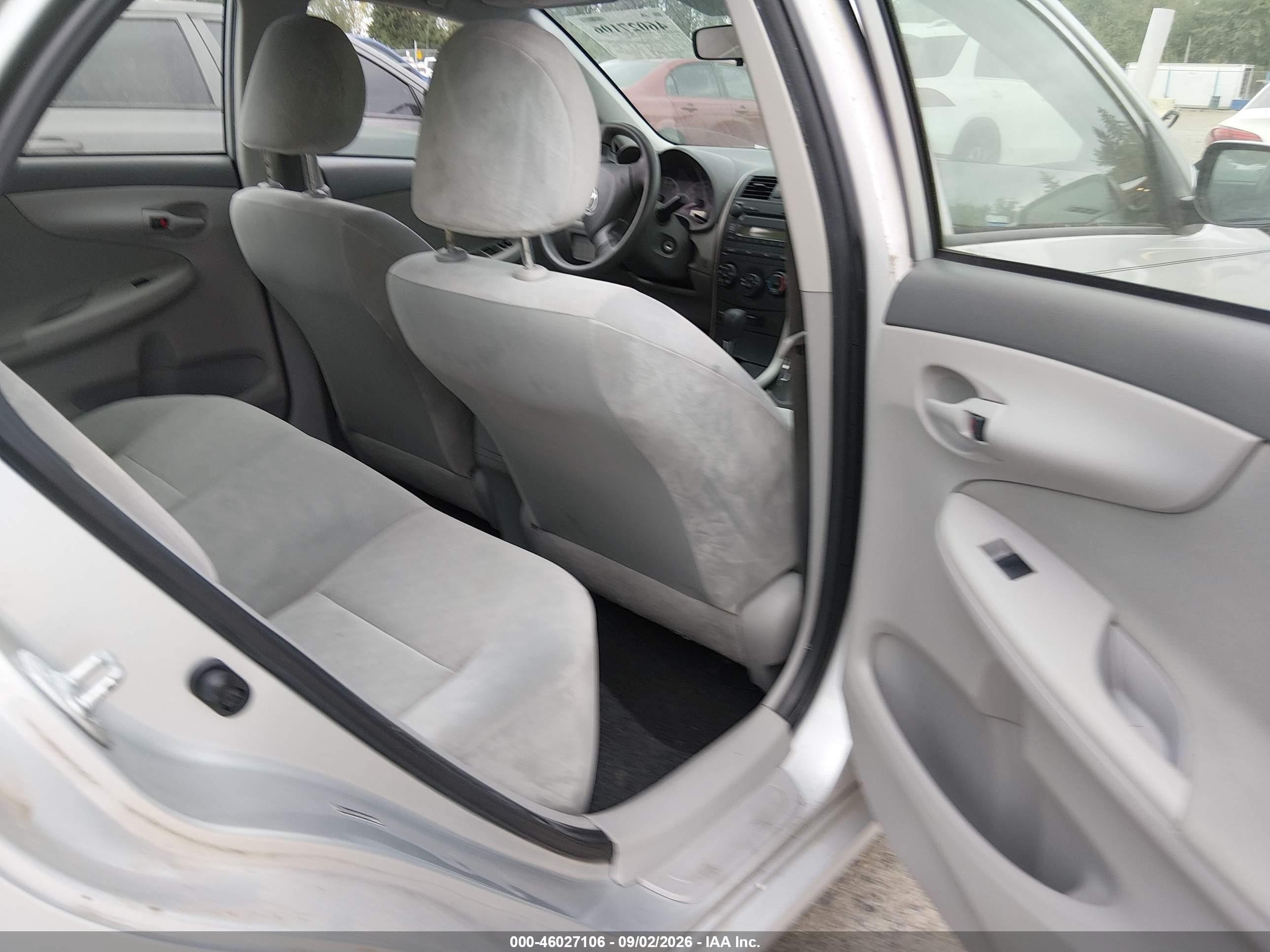 2009 Toyota Corolla Le Silver vin: JTDBL40E69J022014