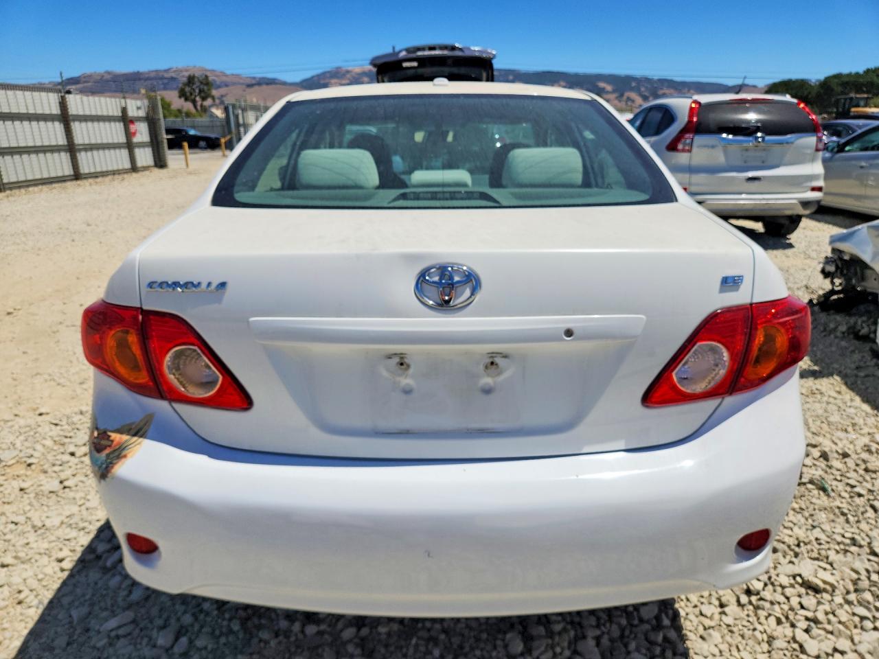 2009 Toyota Corolla Le White vin: JTDBL40E69J030078