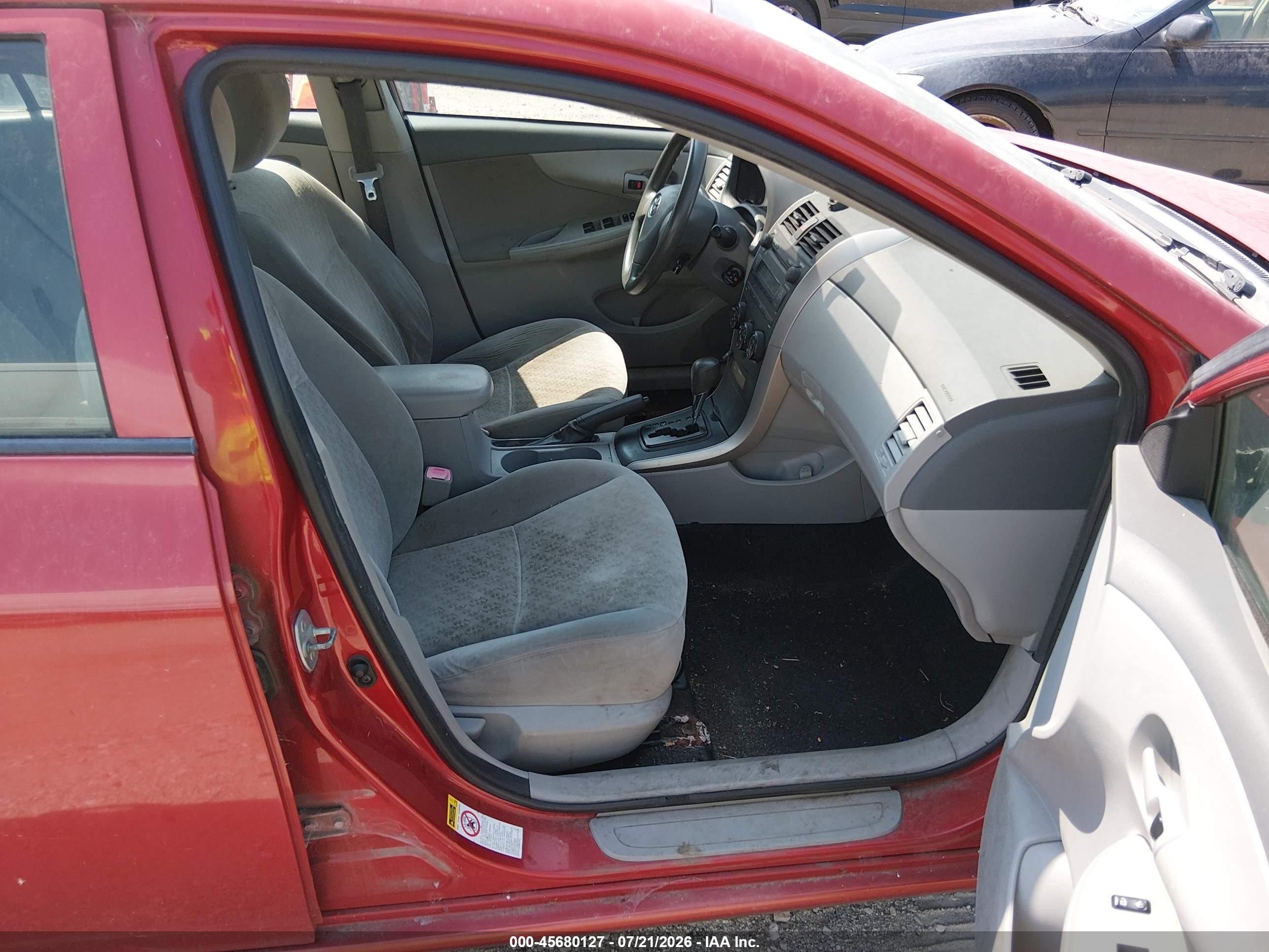 2009 Toyota Corolla Le Red vin: JTDBL40E69J044742