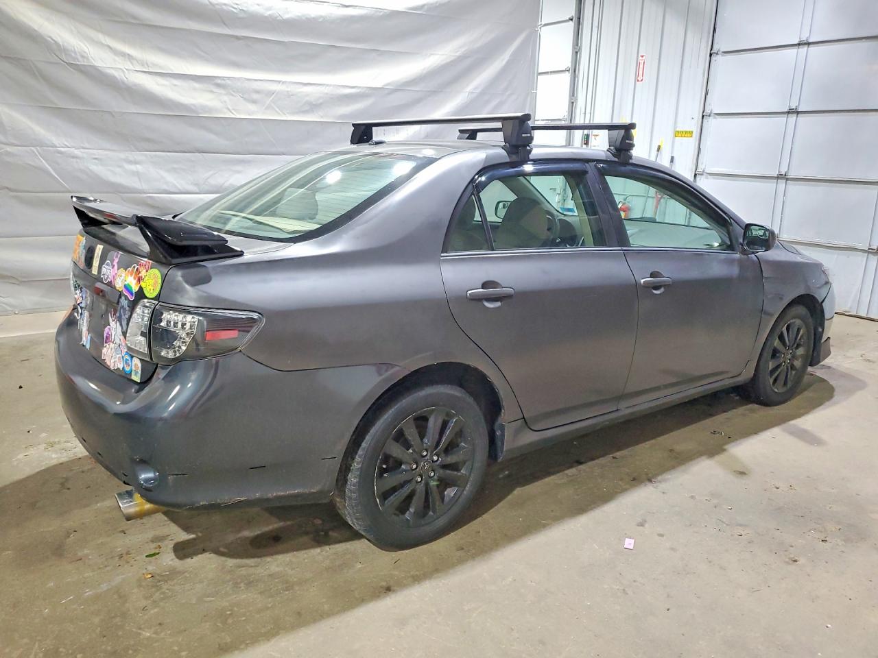 2009 Toyota Corolla Le Gray vin: JTDBL40E799035937