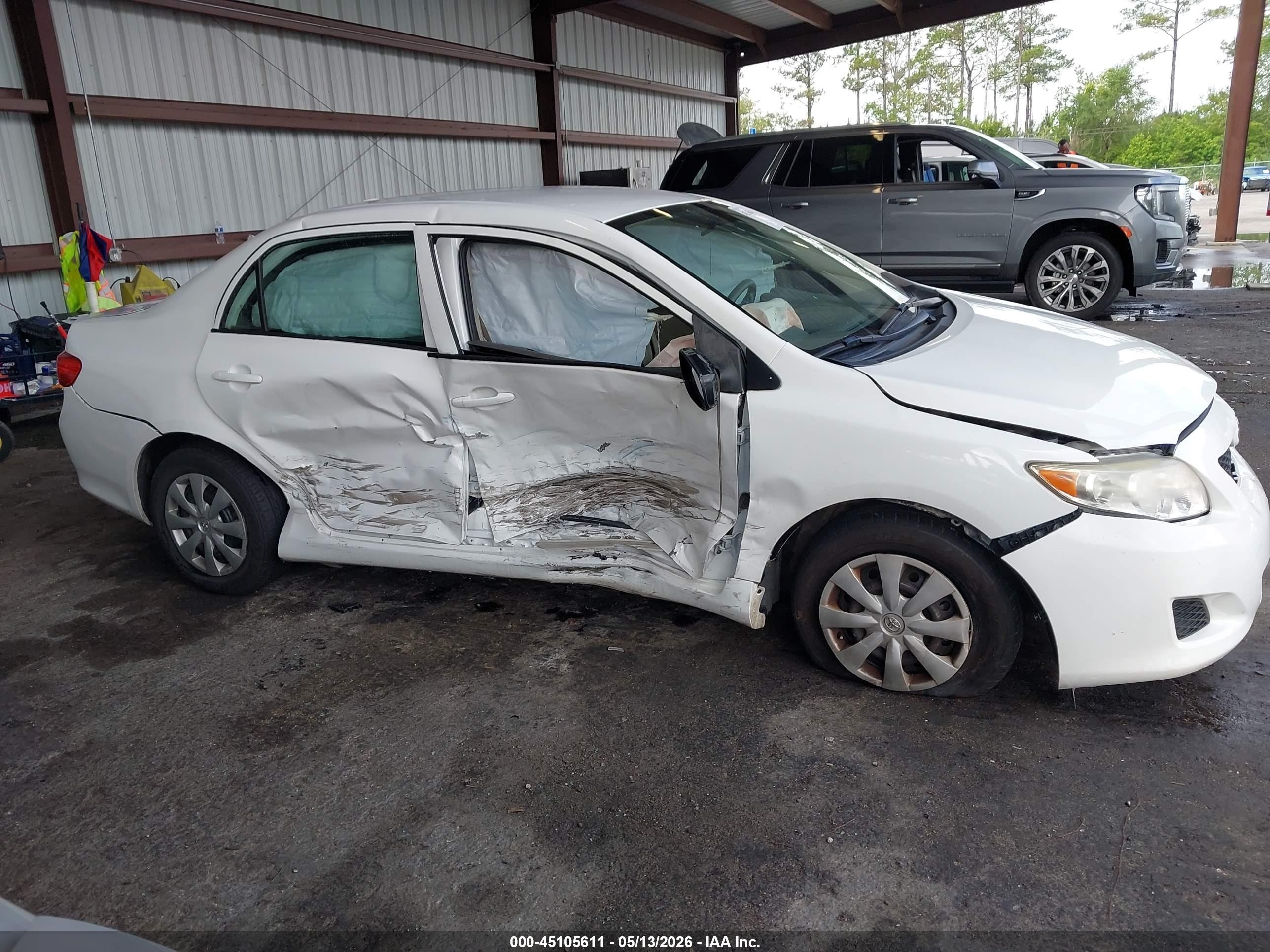 2009 Toyota Corolla Le White vin: JTDBL40E799041477