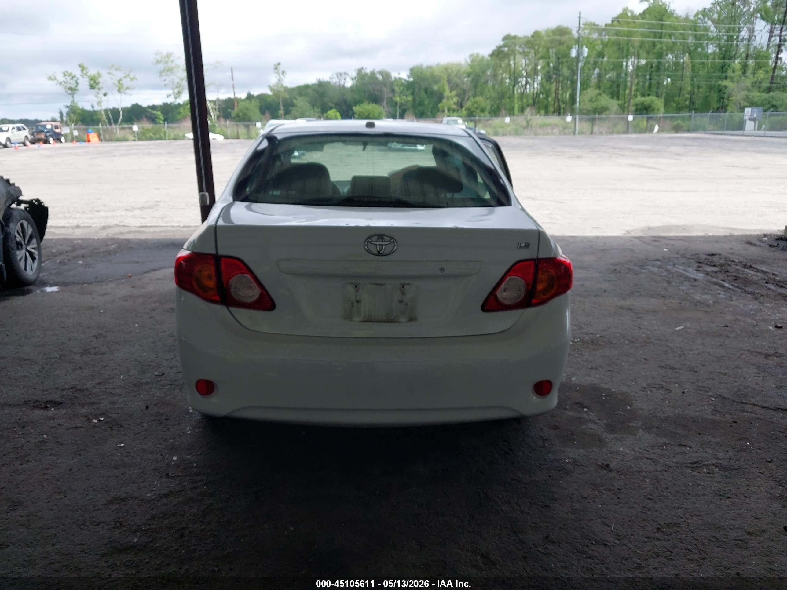 2009 Toyota Corolla Le White vin: JTDBL40E799041477