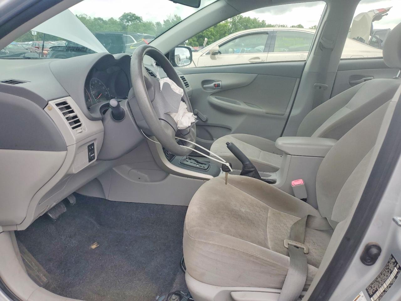 2009 Toyota Corolla Base Silver vin: JTDBL40E799046288