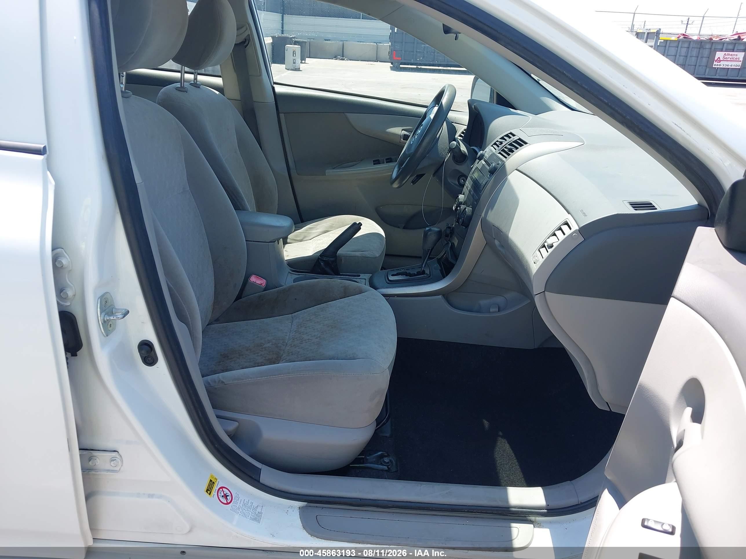 2009 Toyota Corolla Le Белый vin: JTDBL40E799071997
