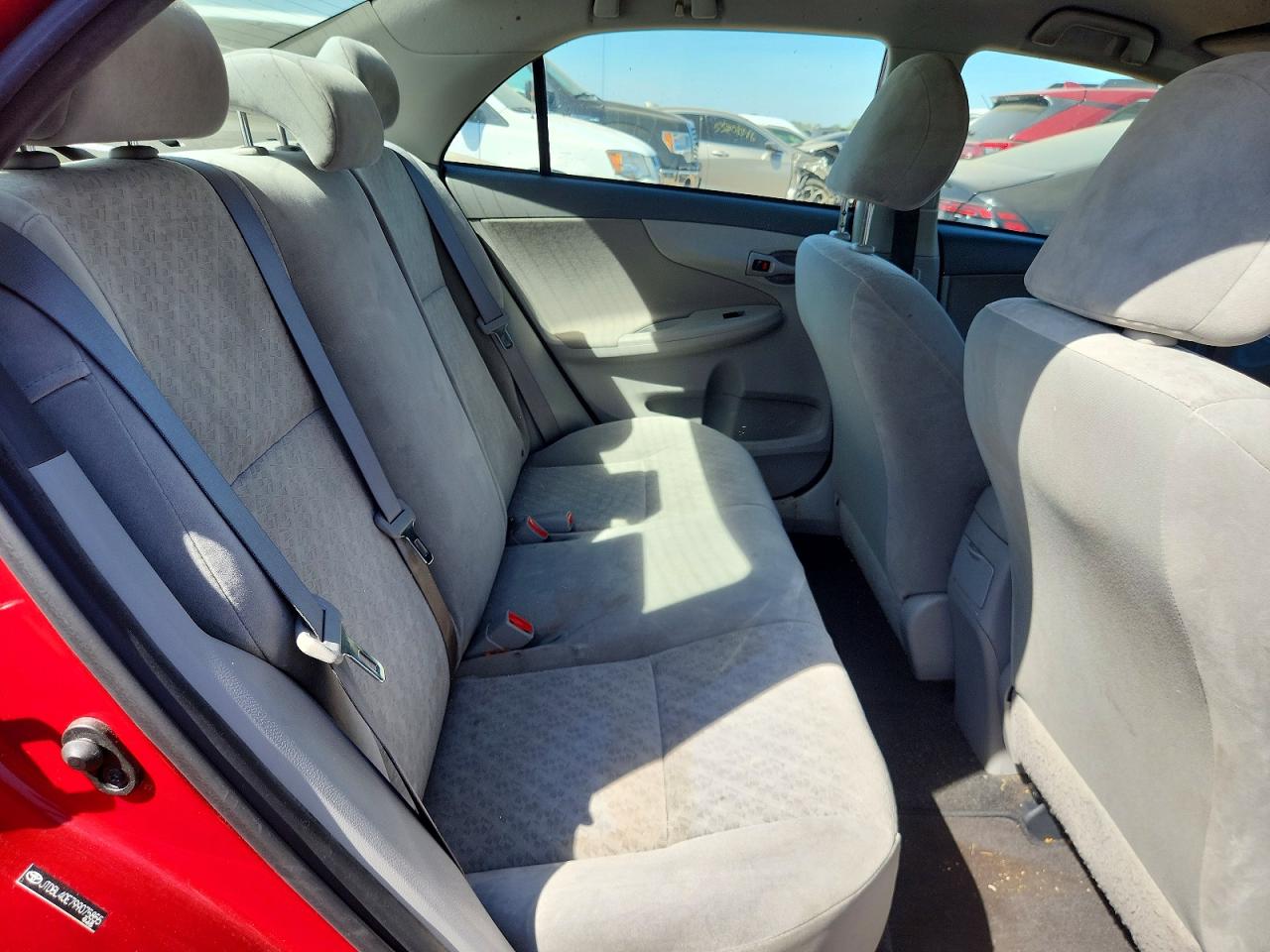 2009 Toyota Corolla Le Red vin: JTDBL40E799075855