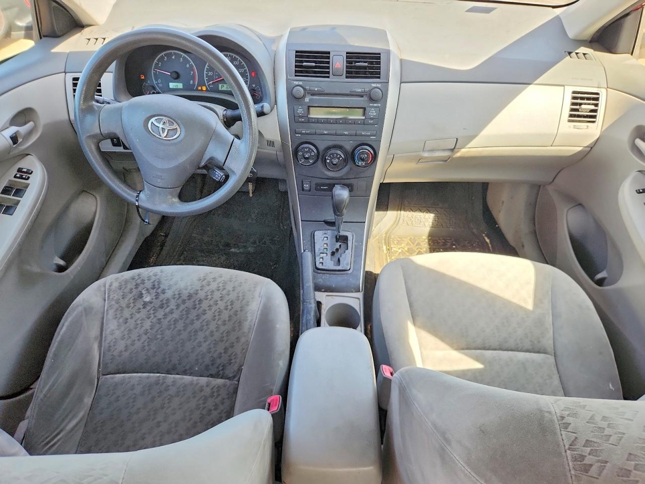2009 Toyota Corolla Le Red vin: JTDBL40E799075855