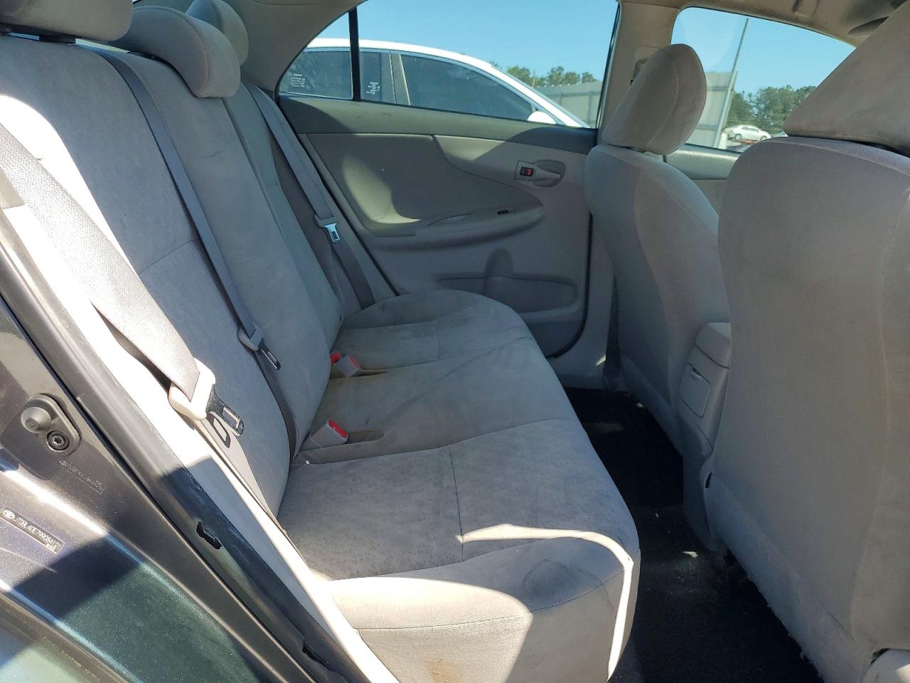 2009 Toyota Corolla Le Gray vin: JTDBL40E799084121