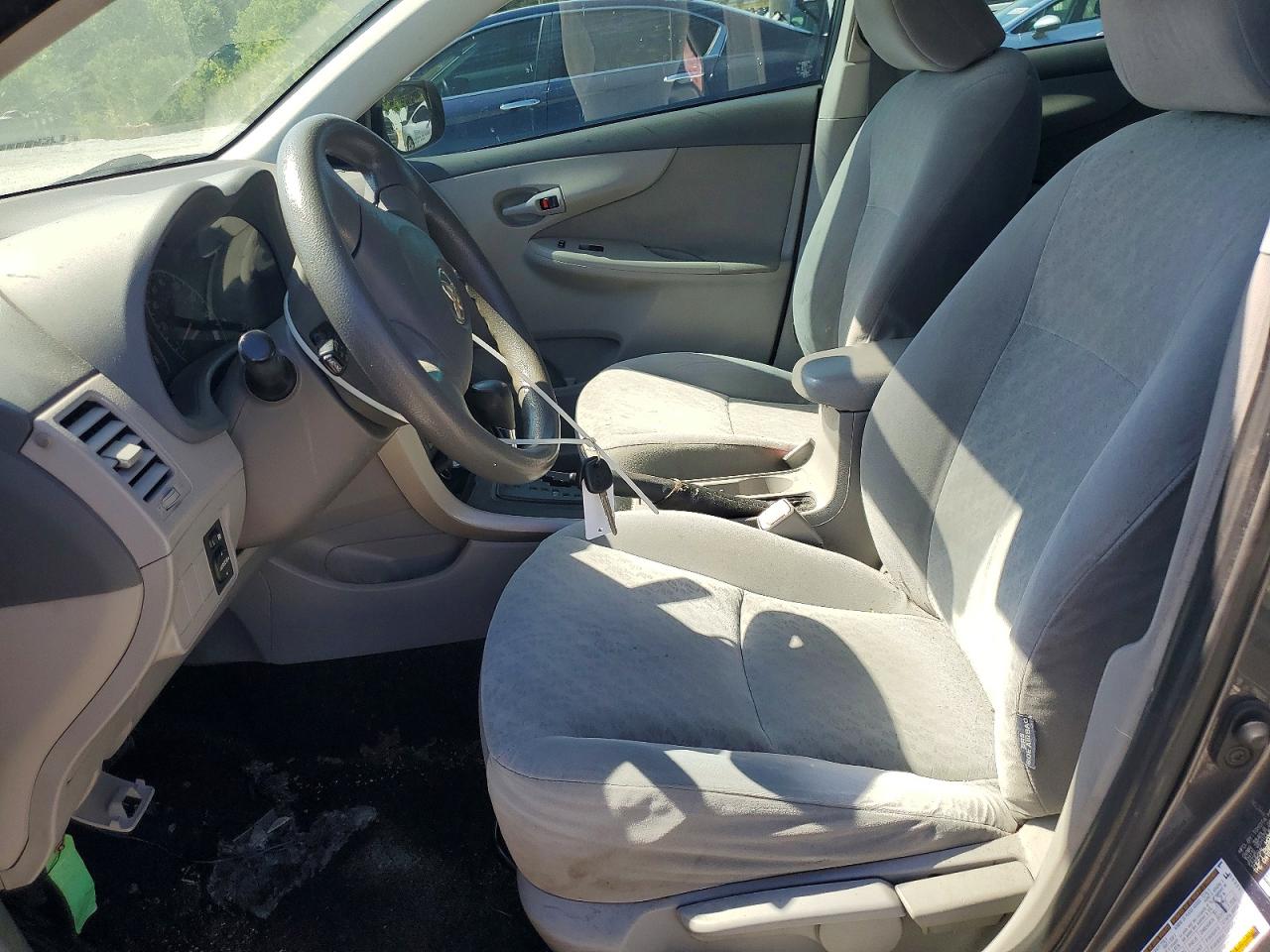 2009 Toyota Corolla Le Gray vin: JTDBL40E799084121