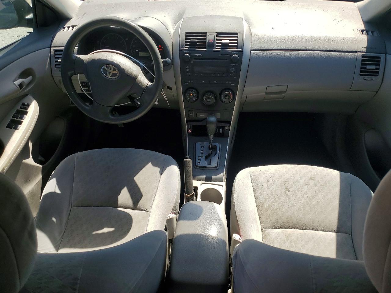2009 Toyota Corolla Le Gray vin: JTDBL40E799084121