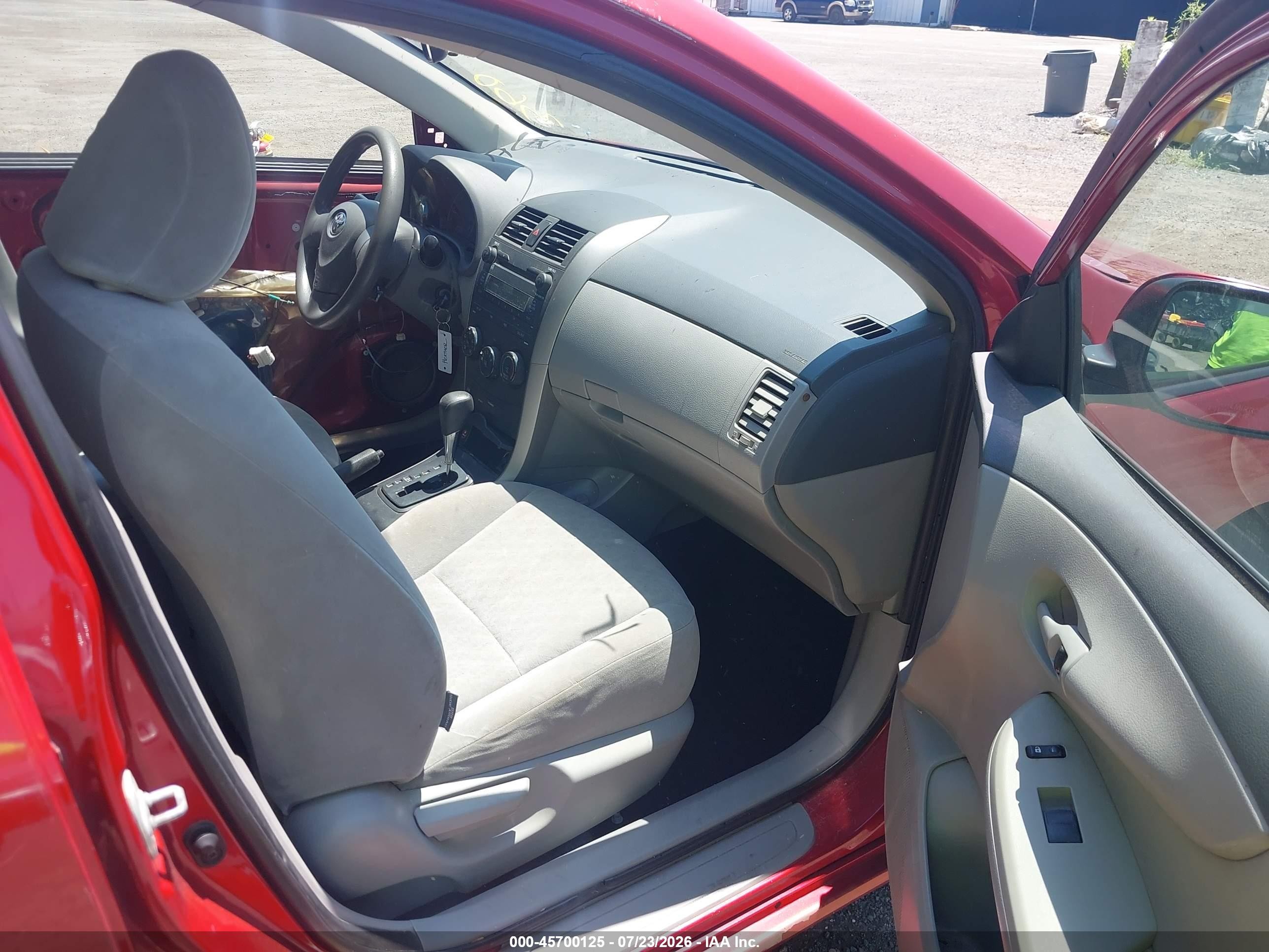 2009 Toyota Corolla Le Red vin: JTDBL40E899032142