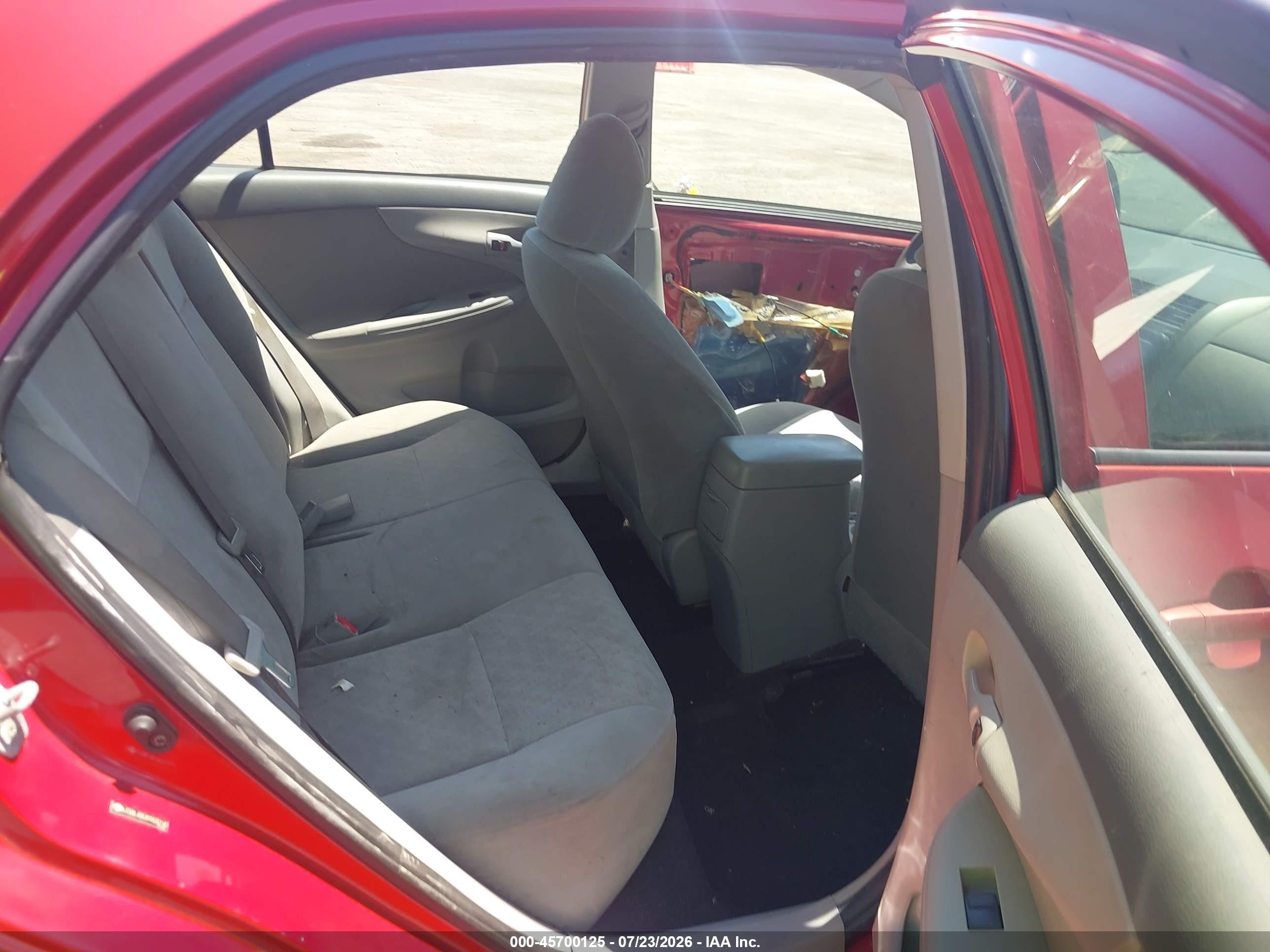 2009 Toyota Corolla Le Red vin: JTDBL40E899032142