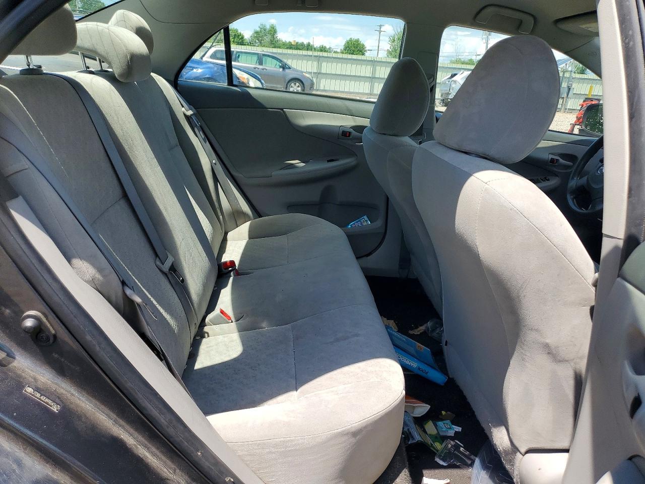 2009 Toyota Corolla Le Gray vin: JTDBL40E899047675