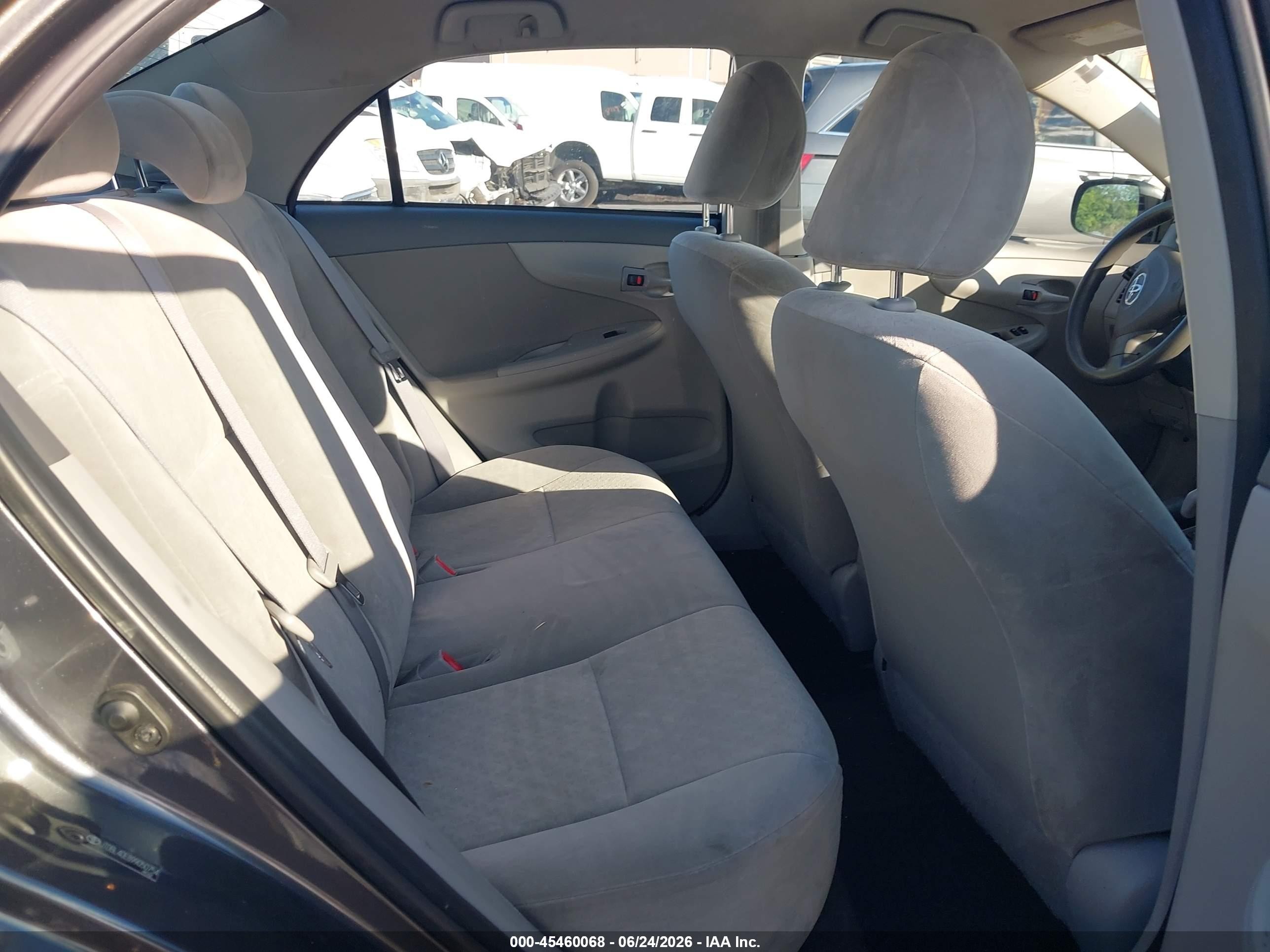 2009 Toyota Corolla Le Gray vin: JTDBL40E899050754