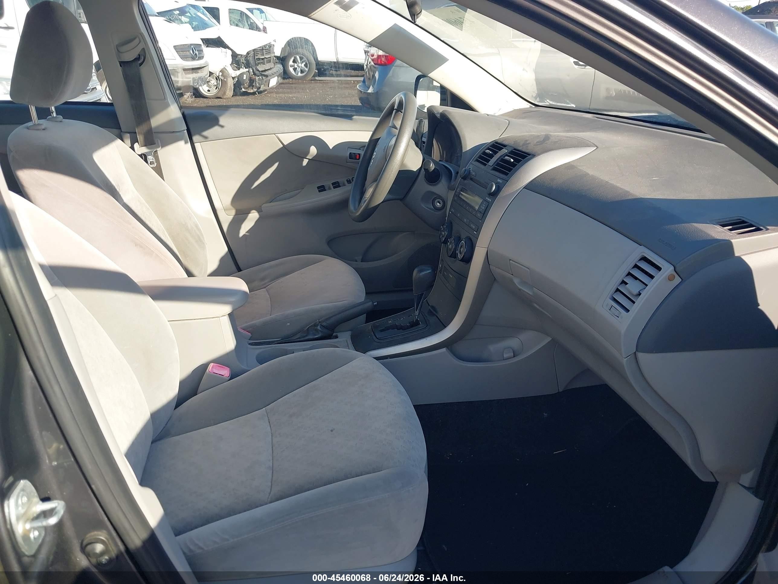2009 Toyota Corolla Le Gray vin: JTDBL40E899050754