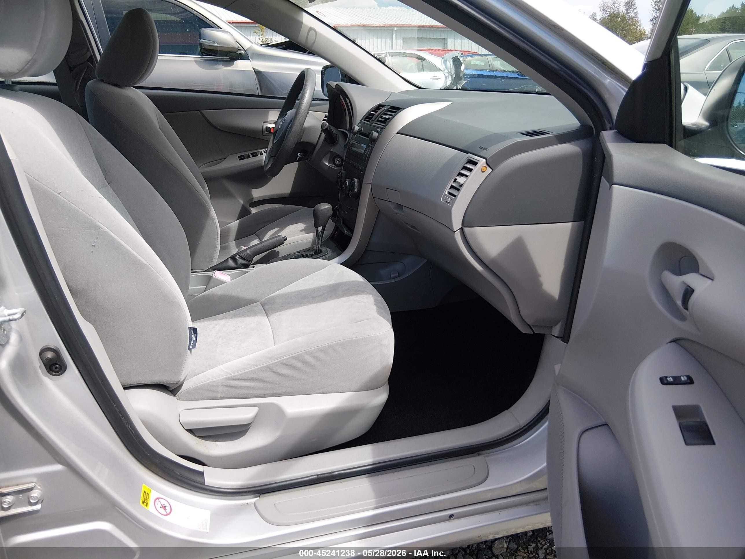 2009 Toyota Corolla Le Silver vin: JTDBL40E899053945