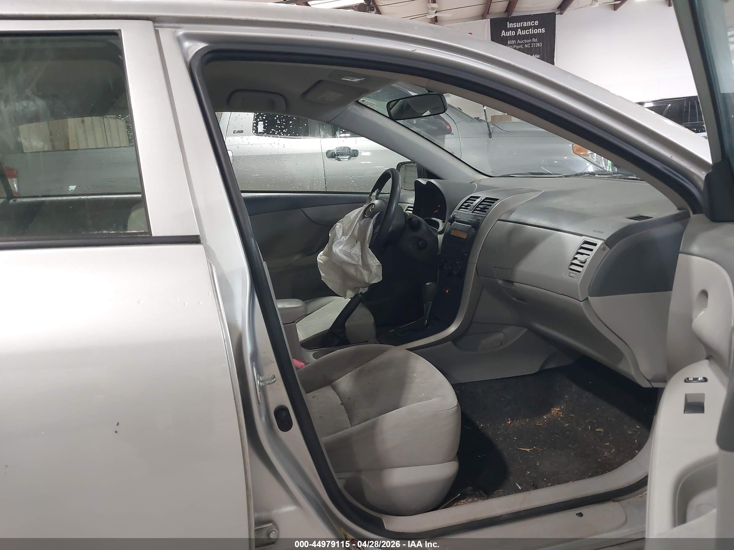 2009 Toyota Corolla Le Silver vin: JTDBL40E899076870