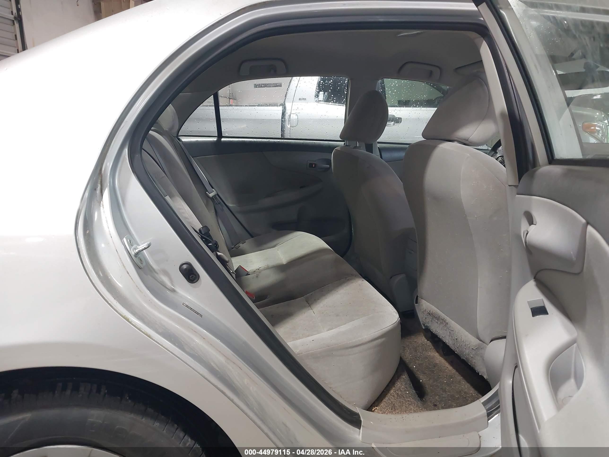 2009 Toyota Corolla Le Silver vin: JTDBL40E899076870