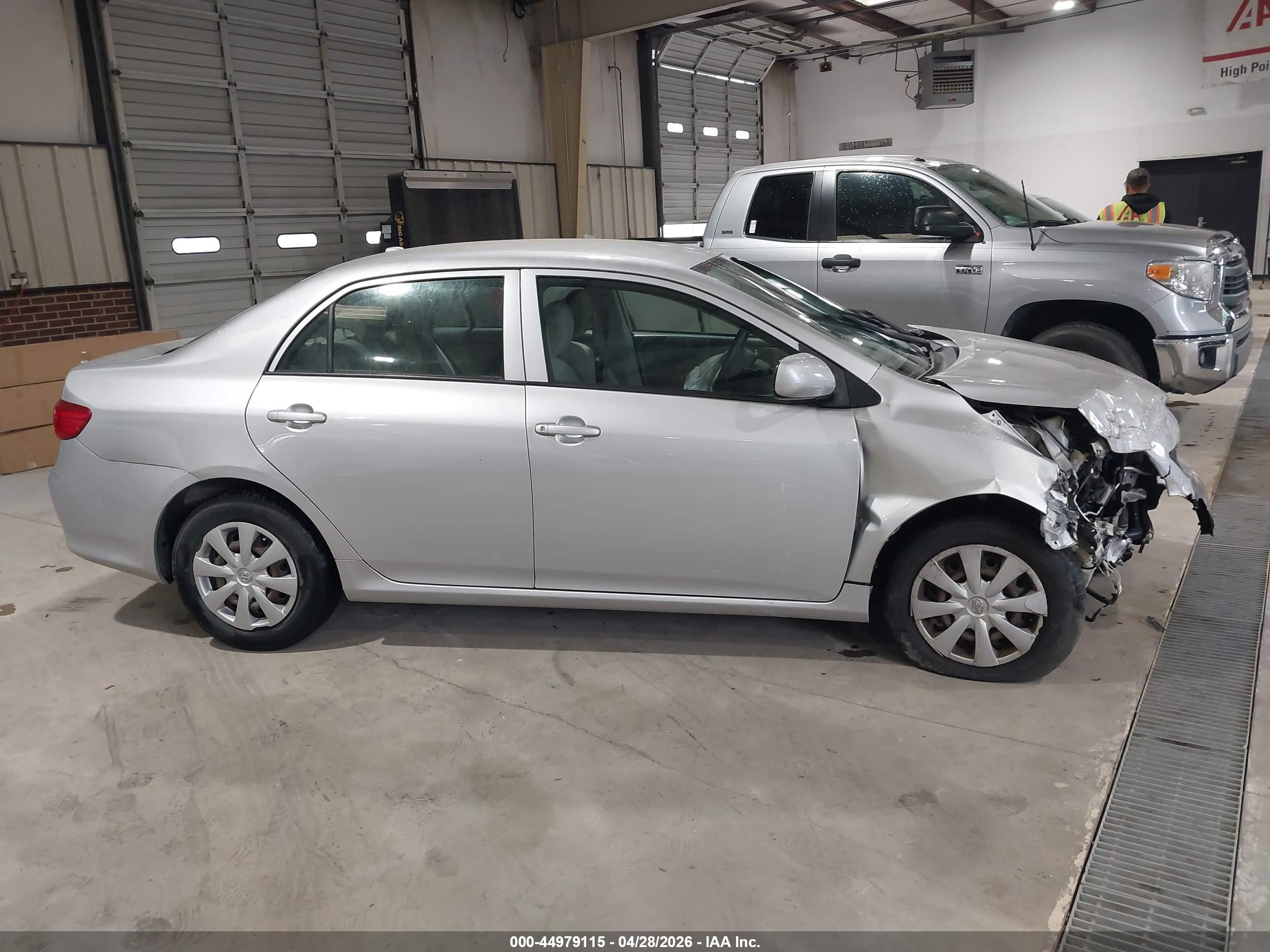 2009 Toyota Corolla Le Silver vin: JTDBL40E899076870