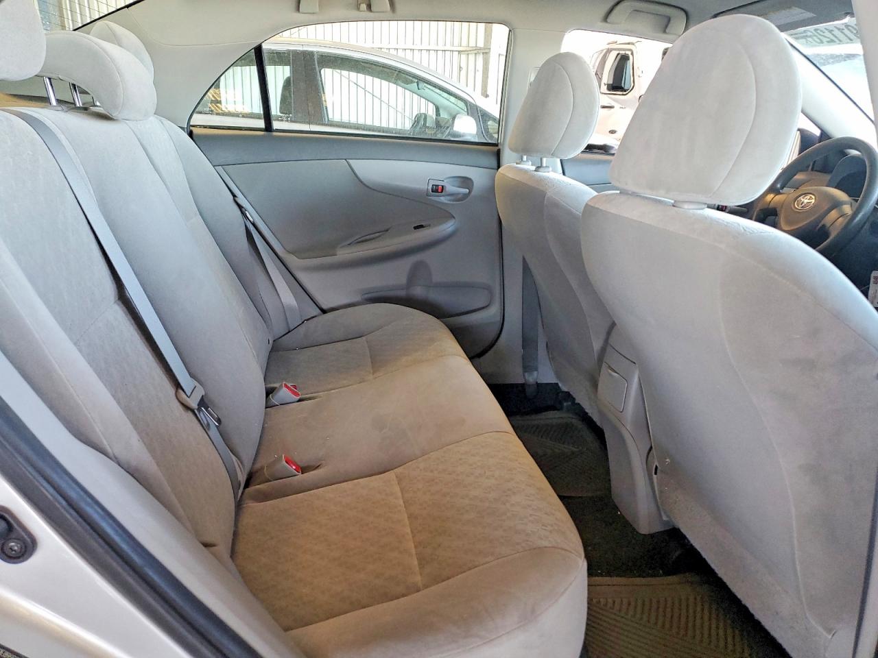 2009 Toyota Corolla Le Silver vin: JTDBL40E899081776