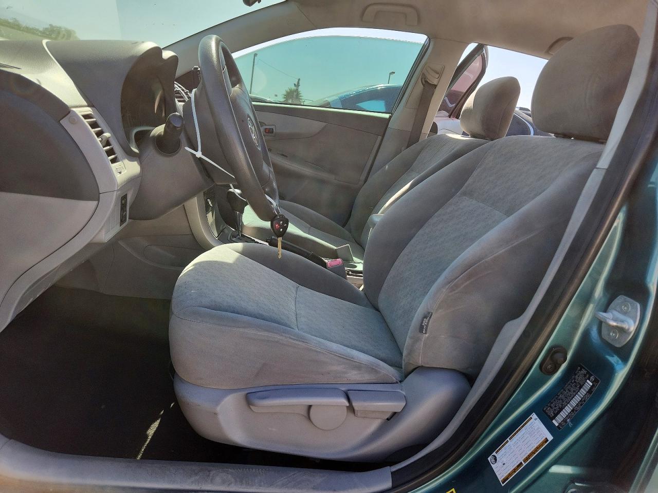 2009 Toyota Corolla Le Green vin: JTDBL40E899085469
