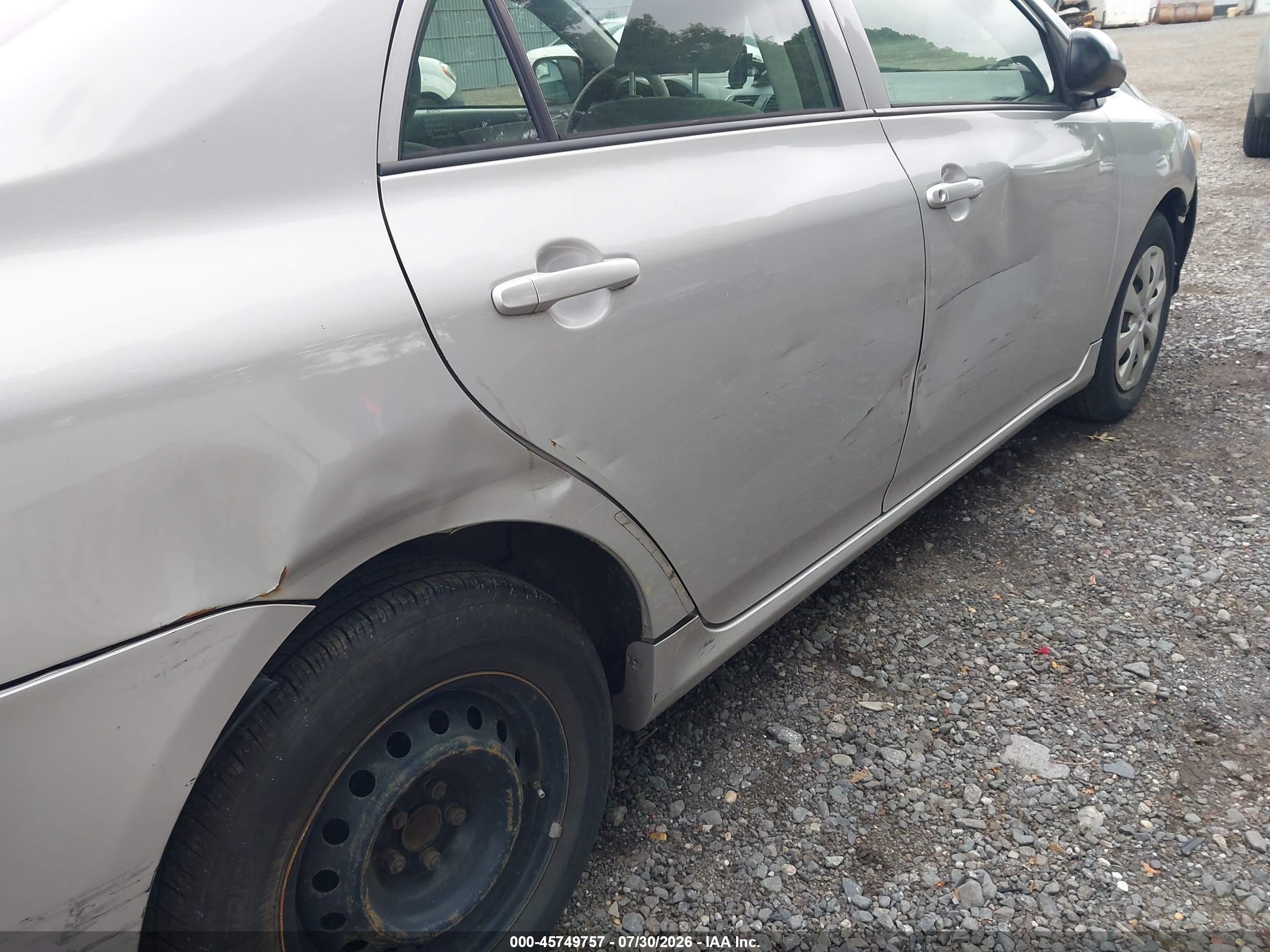 2009 Toyota Corolla   Silver vin: JTDBL40E899088968
