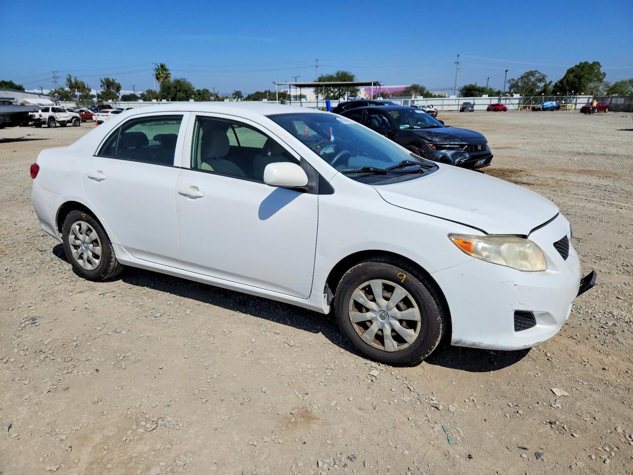 2009 Toyota Corolla Le White vin: JTDBL40E899090140