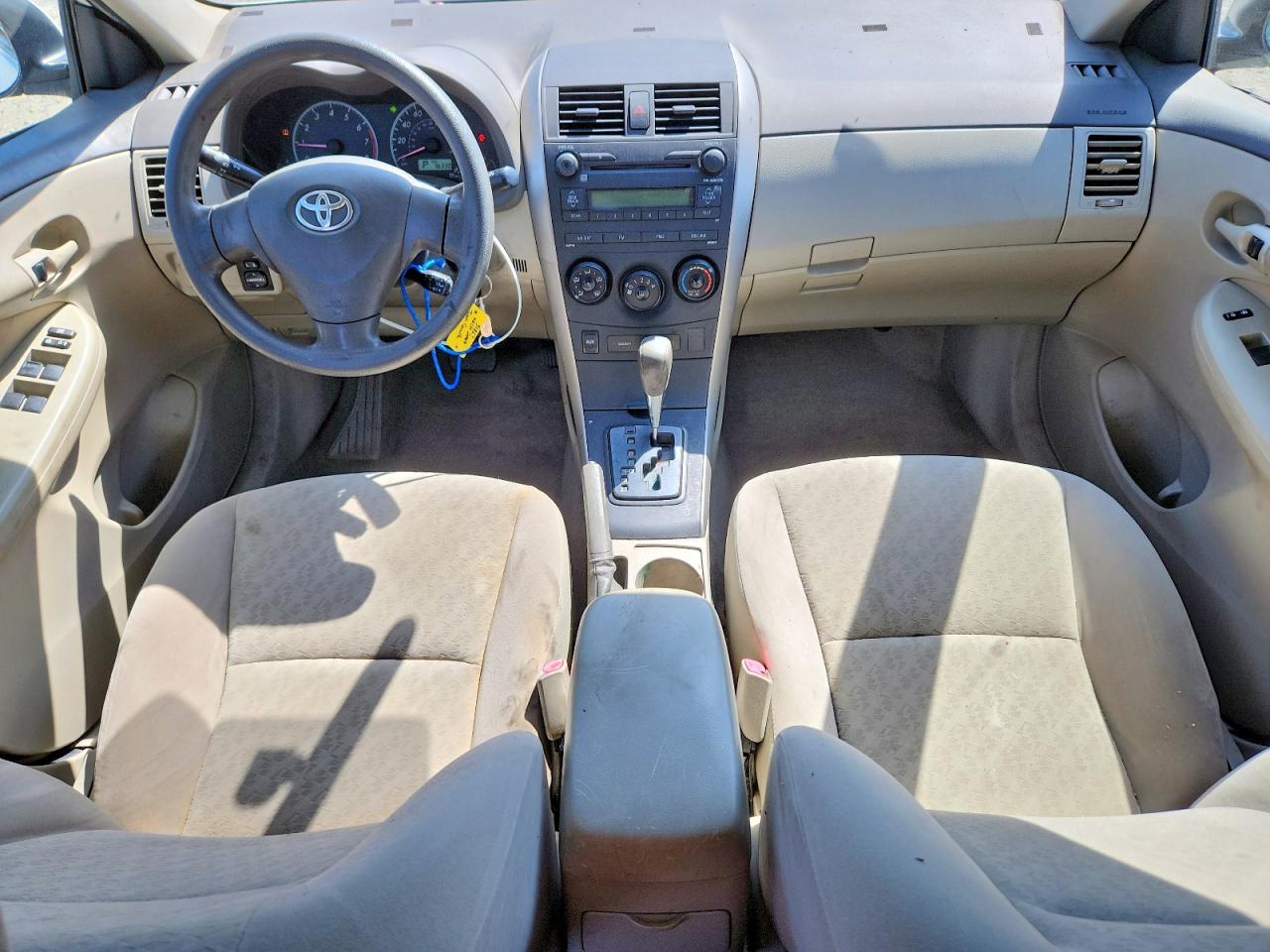 2009 Toyota Corolla Le White vin: JTDBL40E899090140