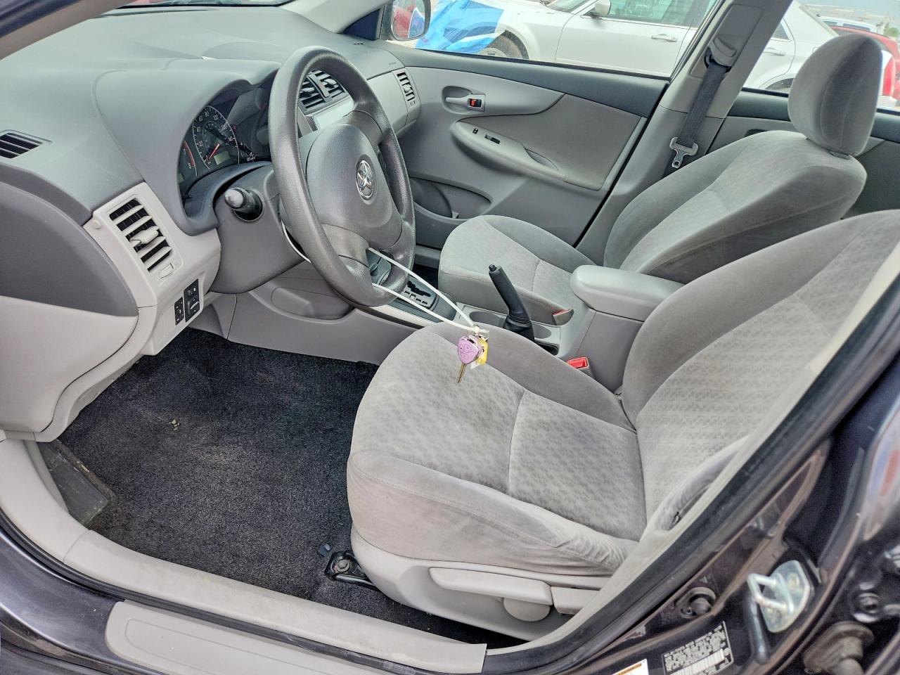 2009 Toyota Corolla Le Gray vin: JTDBL40E89J048534