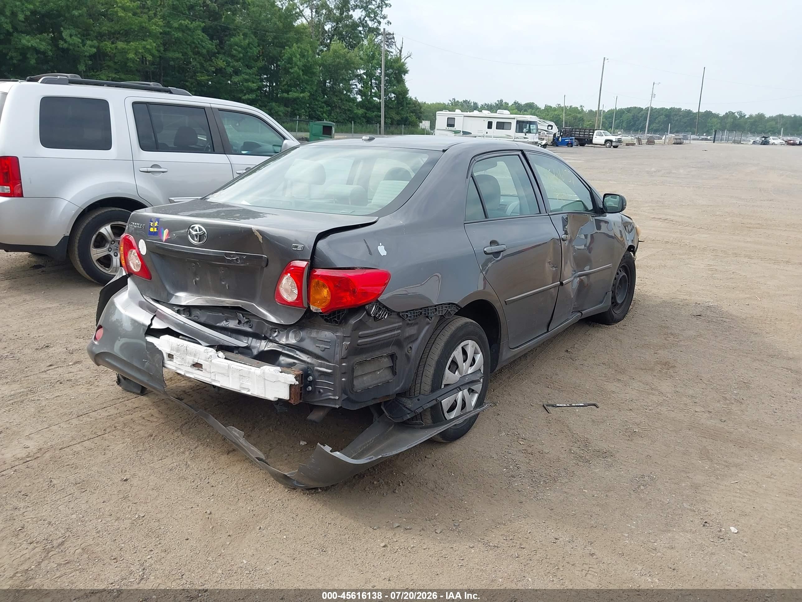 2009 Toyota Corolla Le Gray vin: JTDBL40E999028634