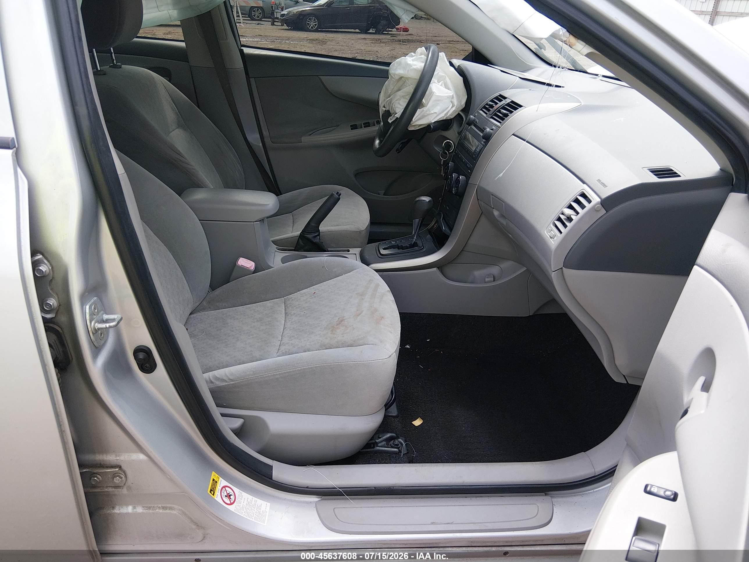 2009 Toyota Corolla Le Silver vin: JTDBL40E999060872