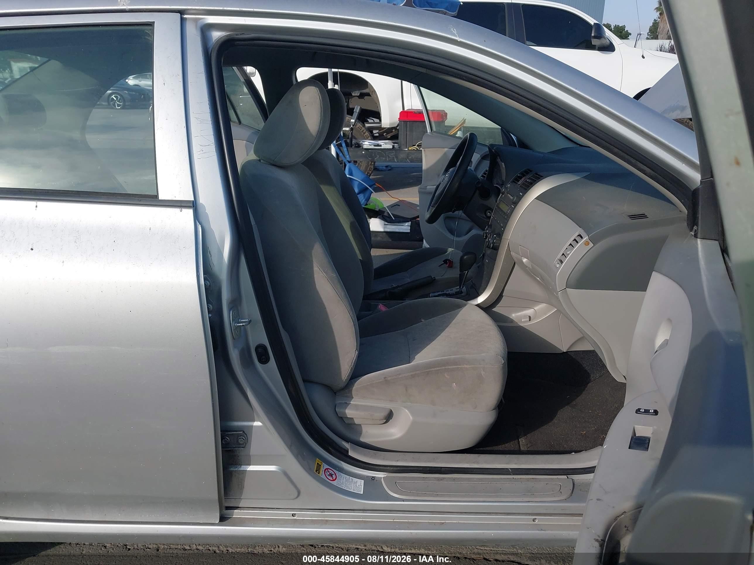 2009 Toyota Corolla Le Gray vin: JTDBL40E99J026428