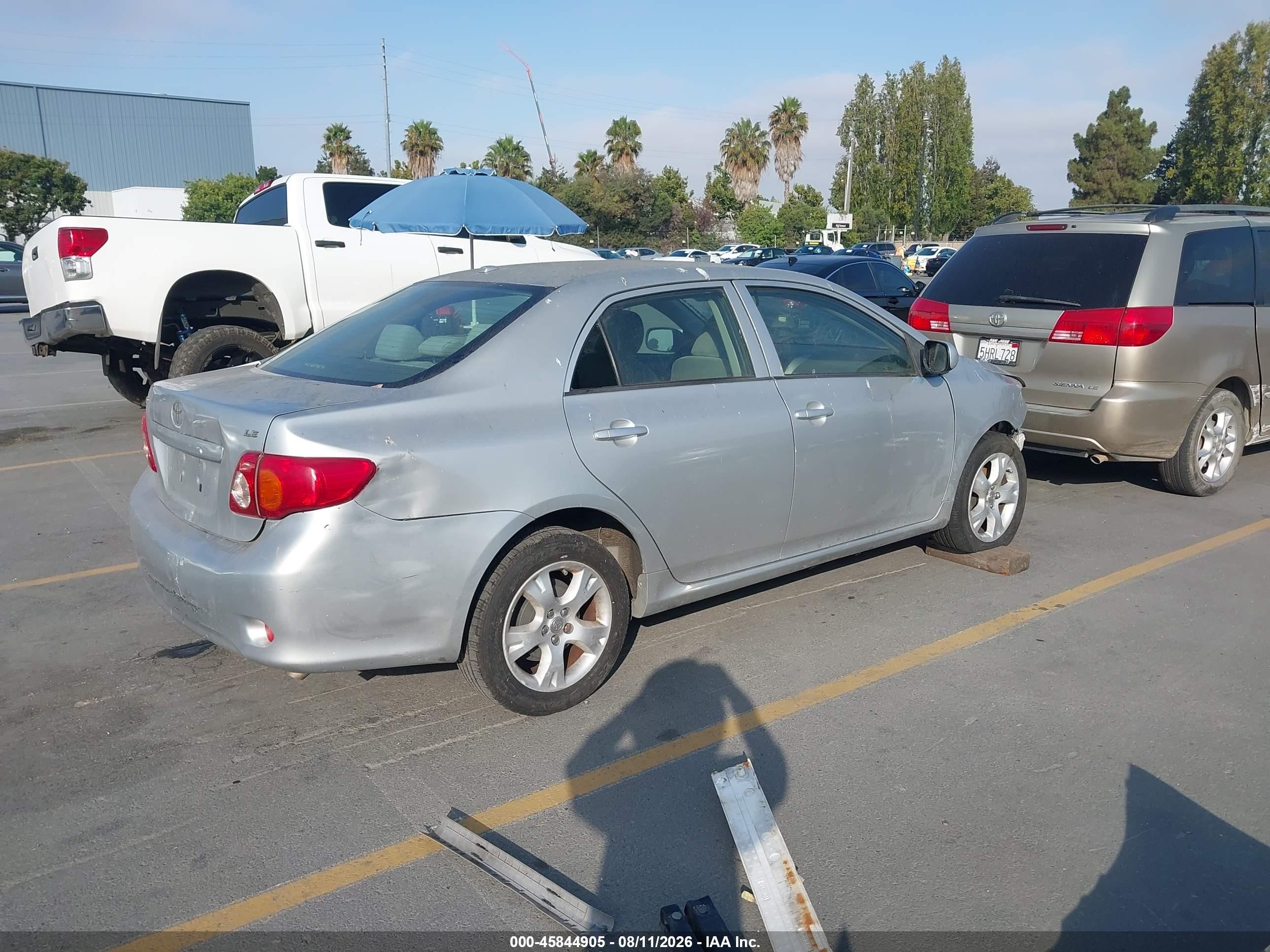 2009 Toyota Corolla Le Gray vin: JTDBL40E99J026428