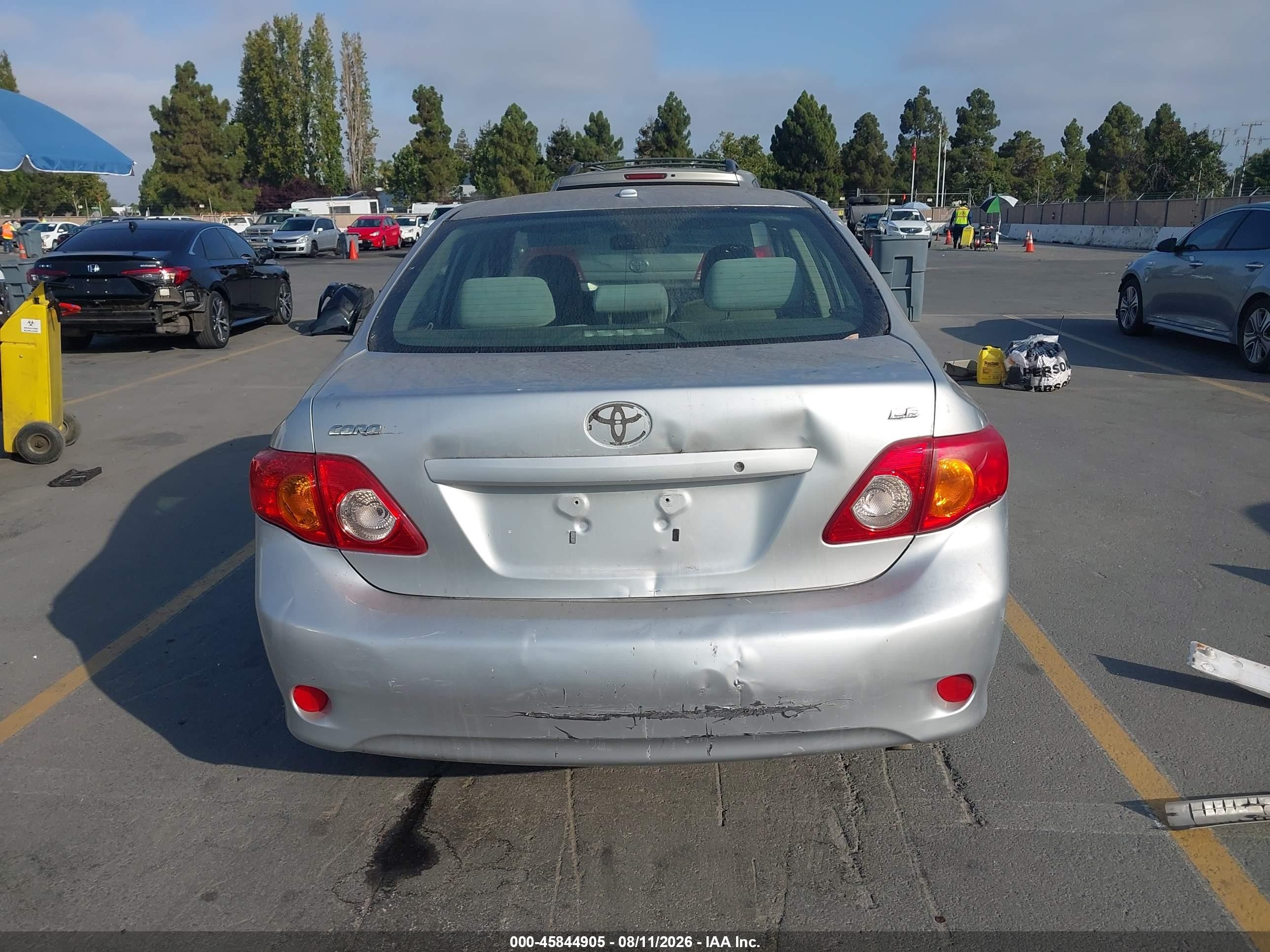 2009 Toyota Corolla Le Gray vin: JTDBL40E99J026428