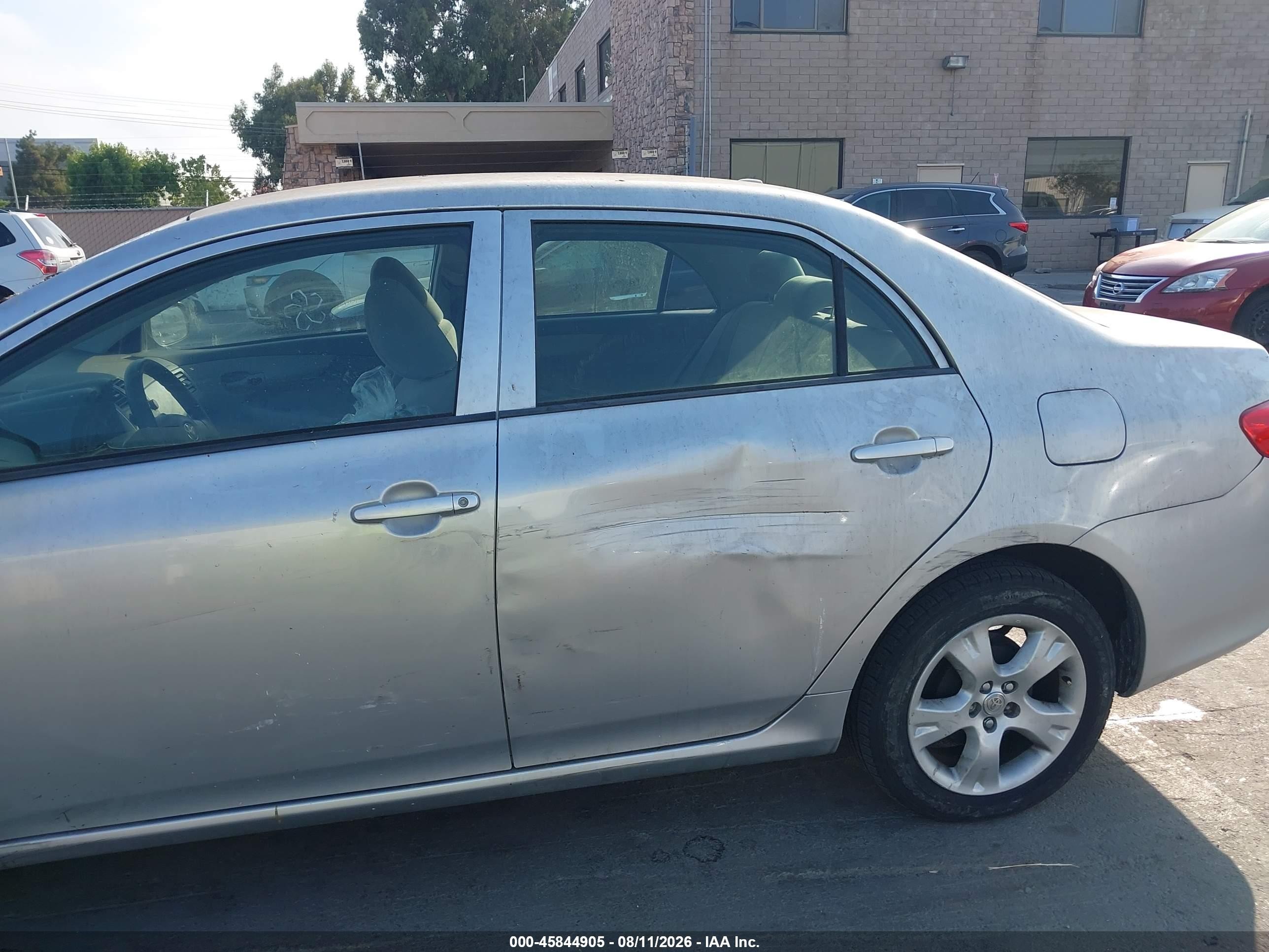2009 Toyota Corolla Le Gray vin: JTDBL40E99J026428