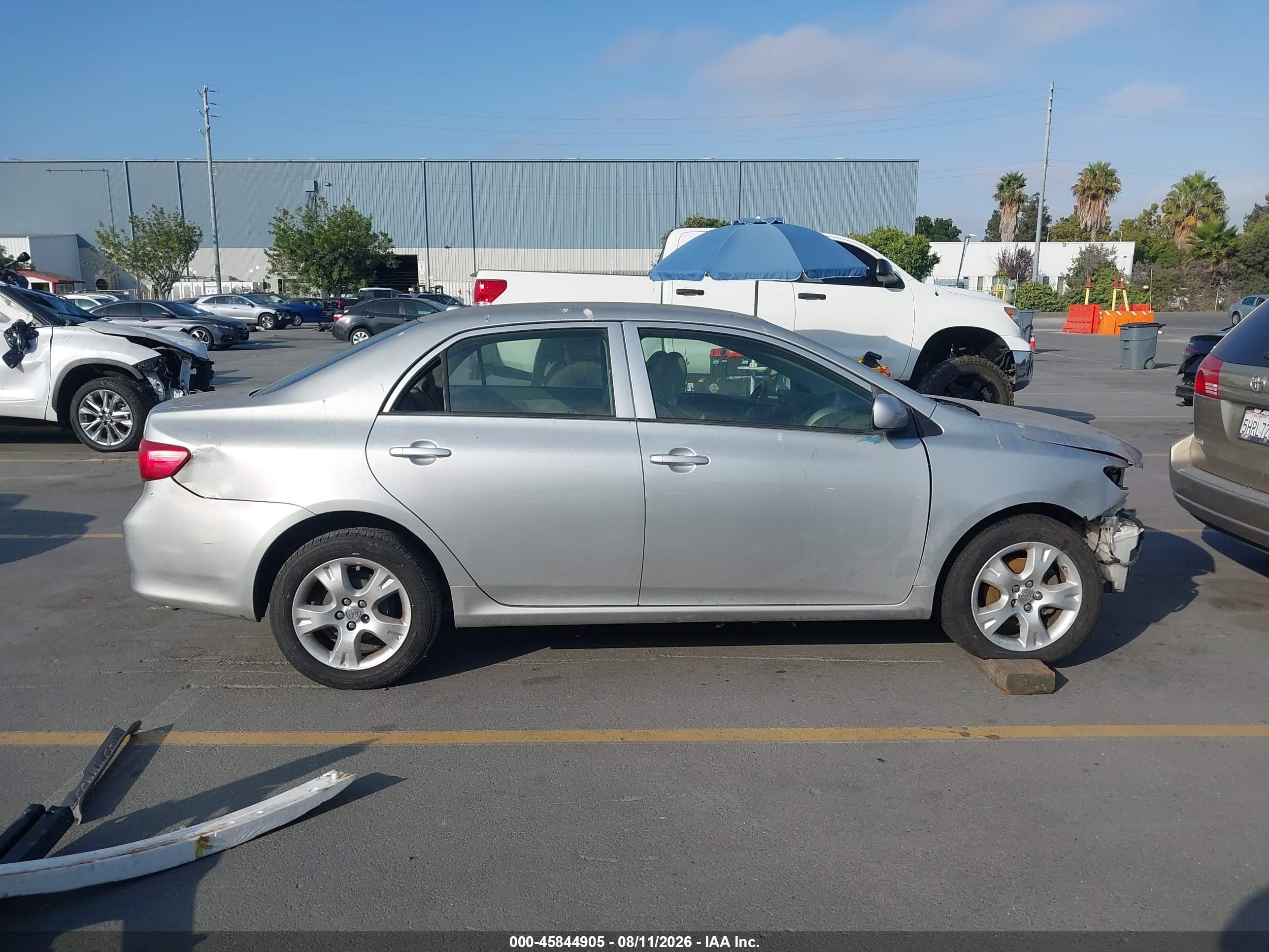 2009 Toyota Corolla Le Gray vin: JTDBL40E99J026428