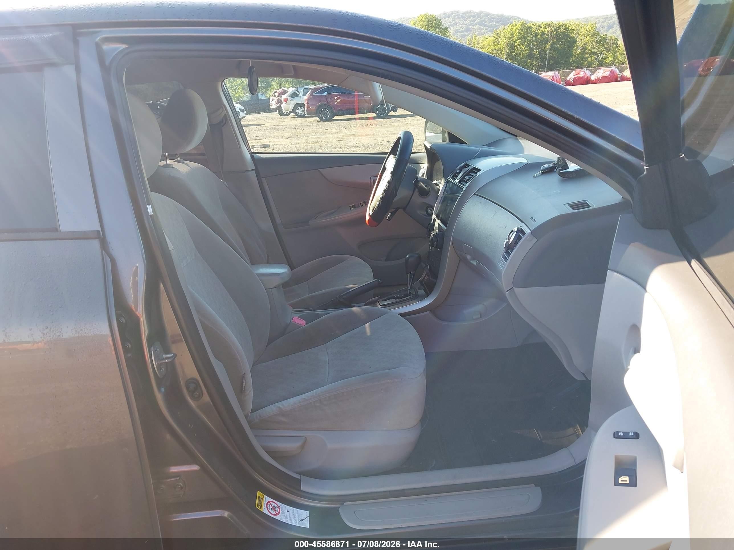 2009 Toyota Corolla Le Gray vin: JTDBL40E99J034349