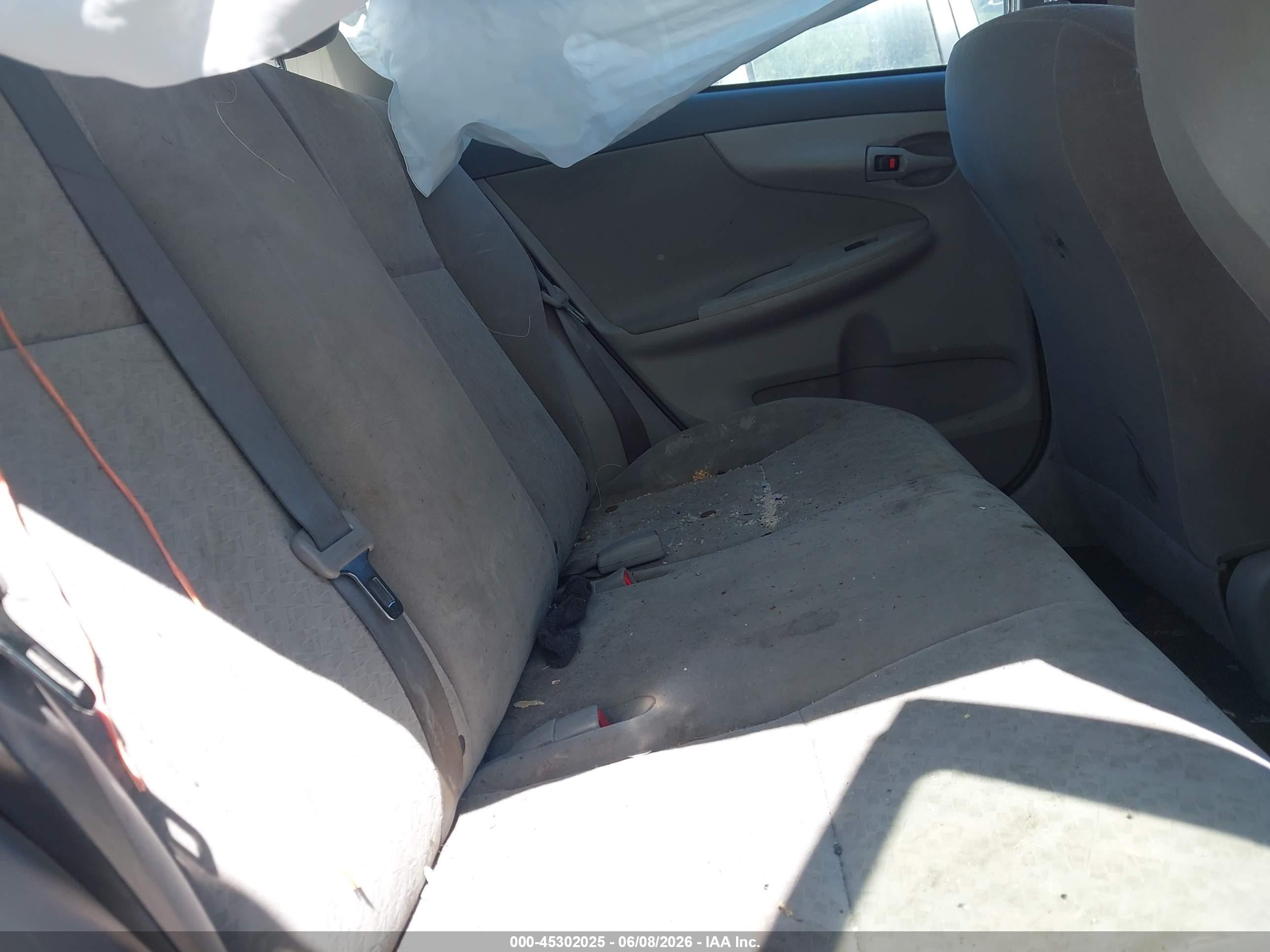 2009 Toyota Corolla Le Gray vin: JTDBL40E99J047182