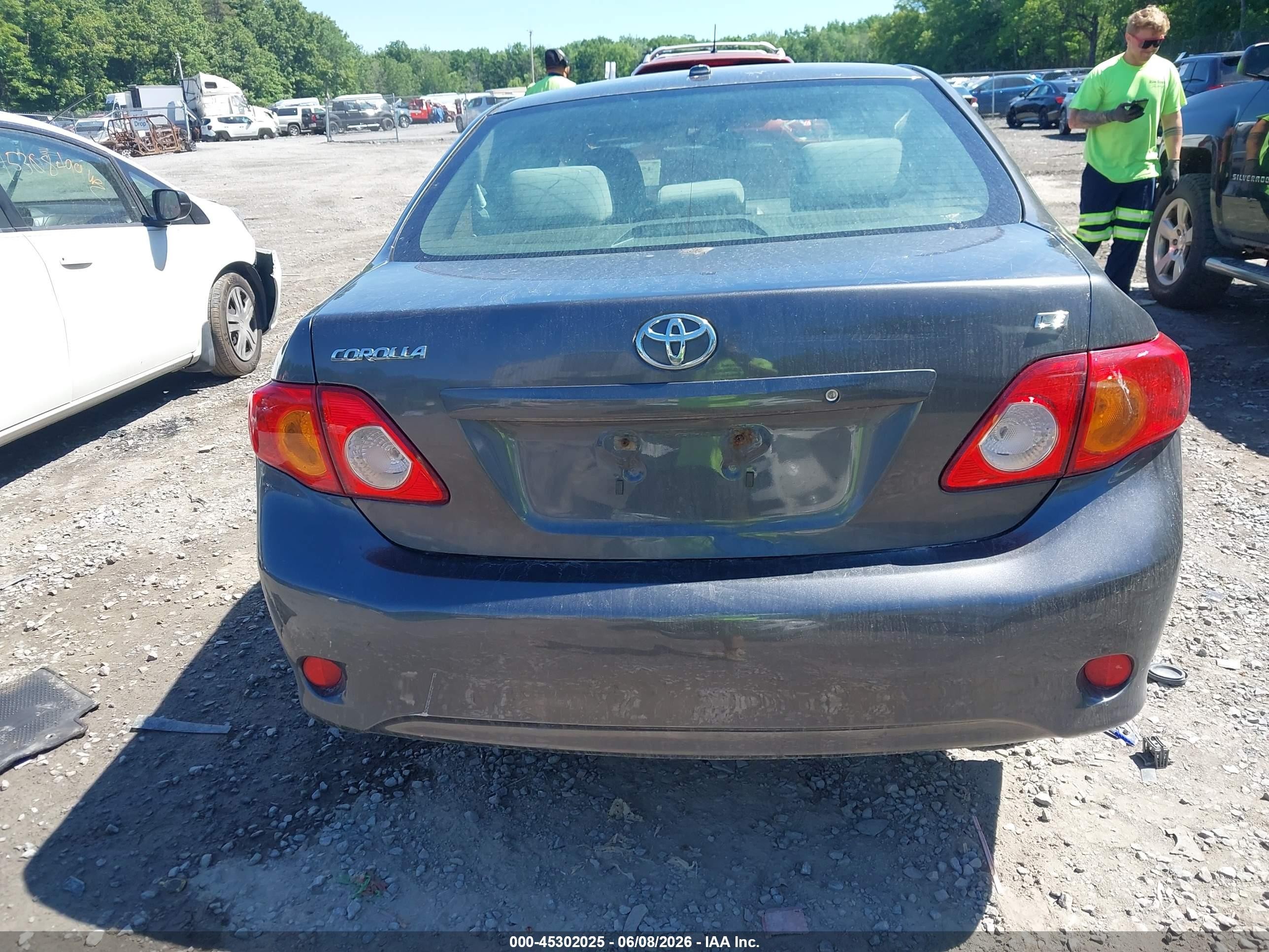 2009 Toyota Corolla Le Gray vin: JTDBL40E99J047182