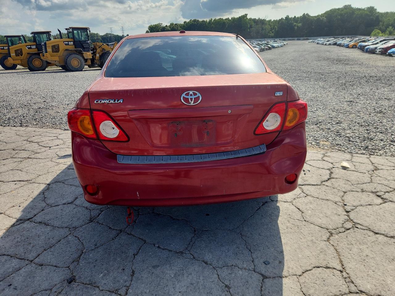 2009 Toyota Corolla Le Red vin: JTDBL40EX99029145