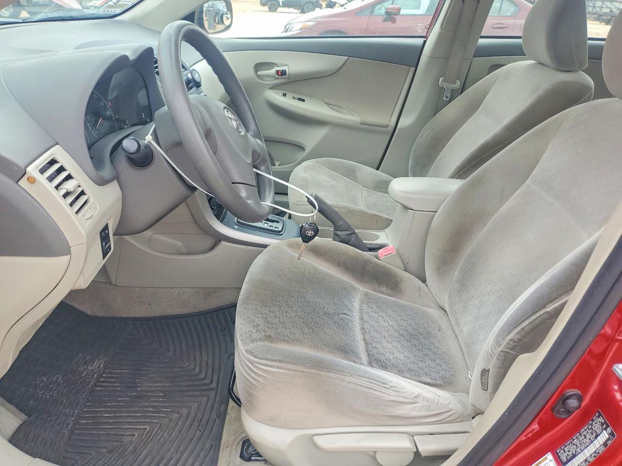 2009 Toyota Corolla Le Red vin: JTDBL40EX99031347