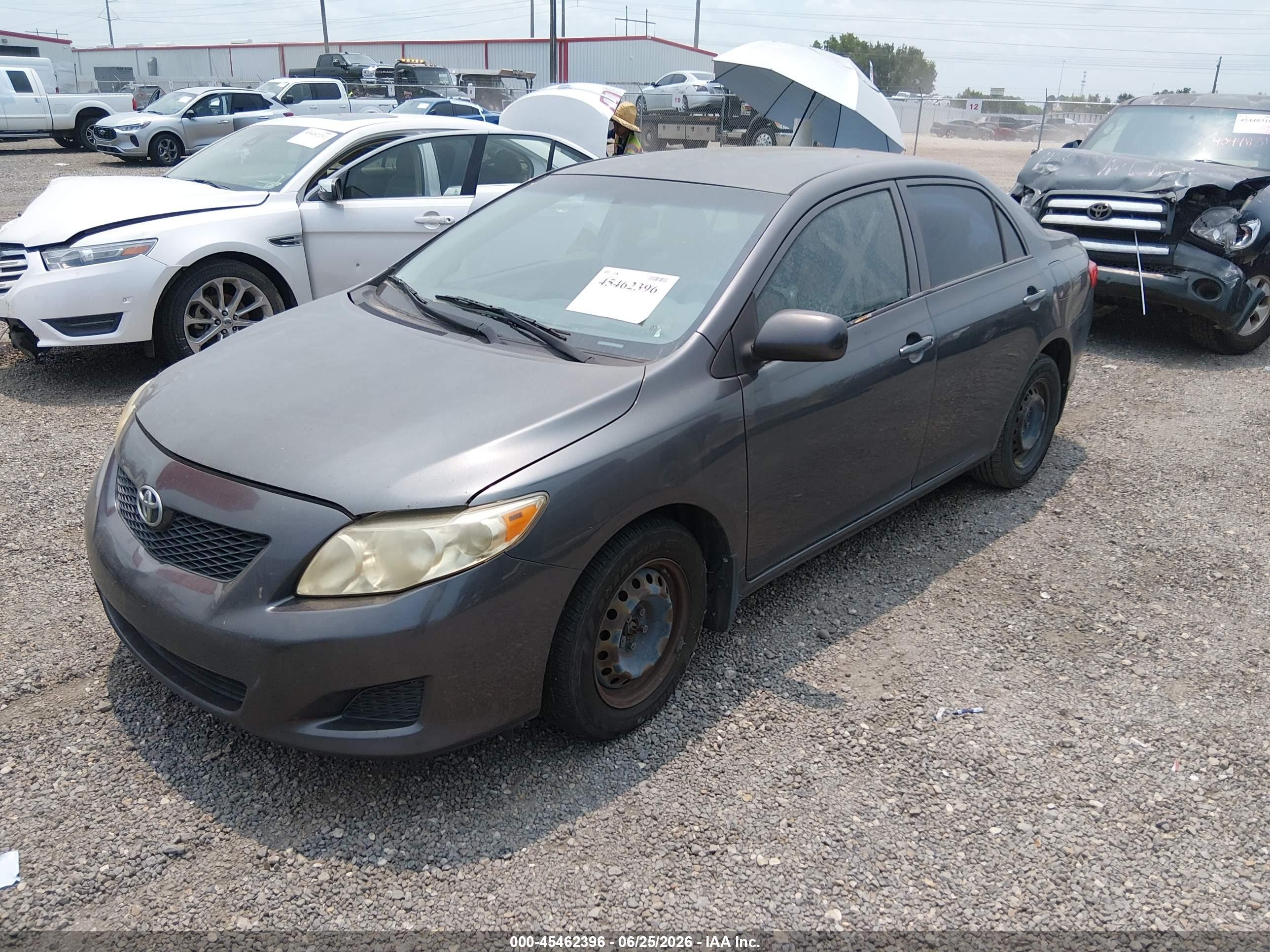 2009 Toyota Corolla Le Brown vin: JTDBL40EX99039125
