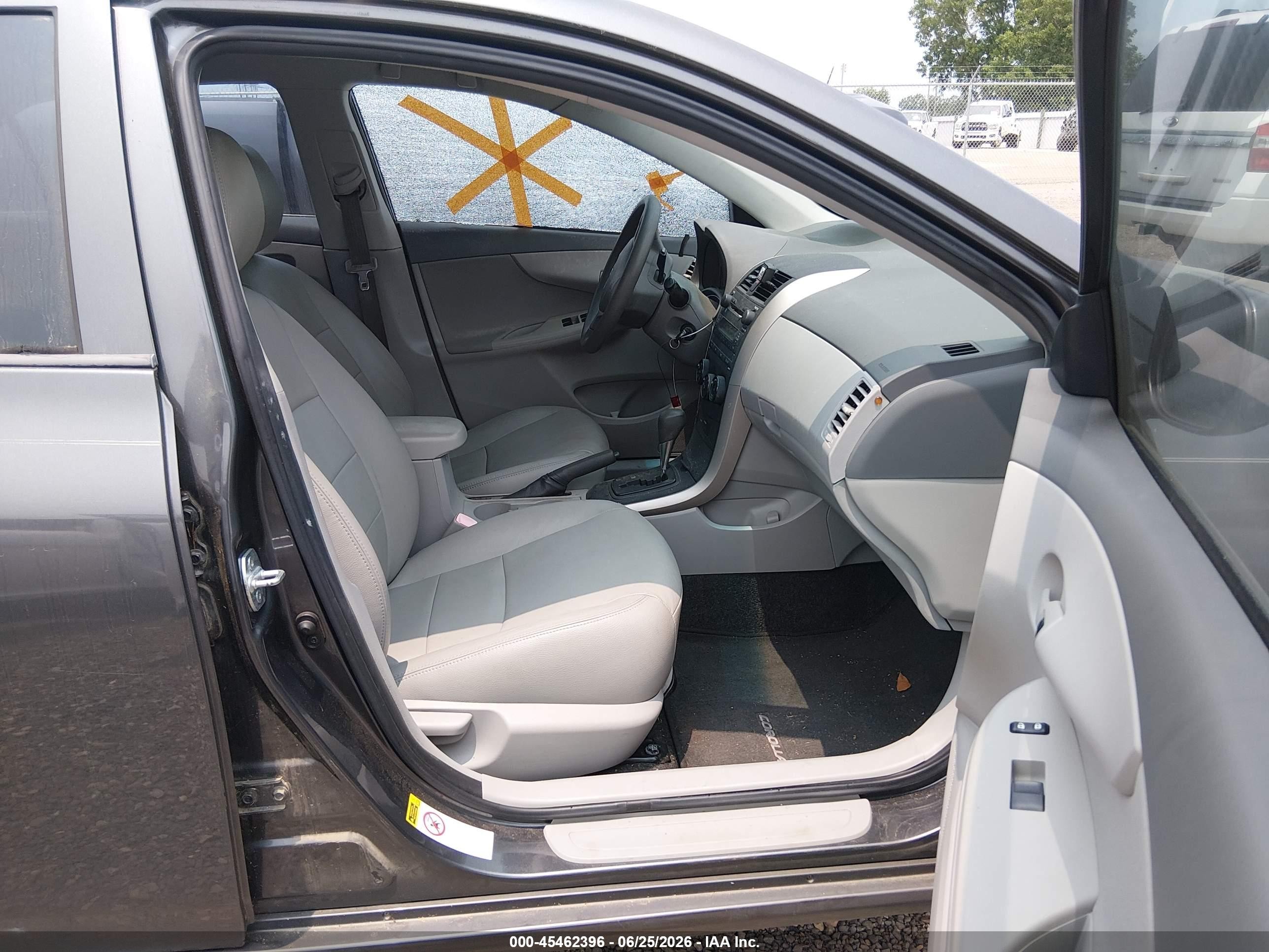 2009 Toyota Corolla Le Brown vin: JTDBL40EX99039125
