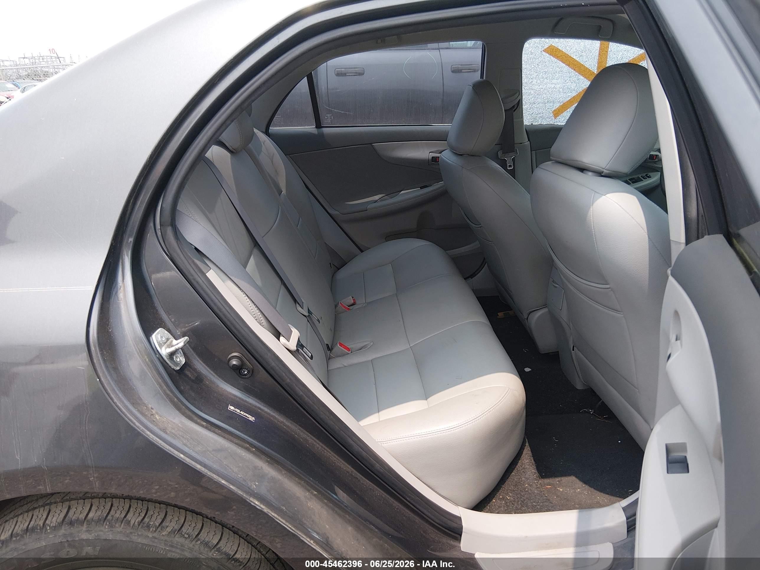 2009 Toyota Corolla Le Brown vin: JTDBL40EX99039125