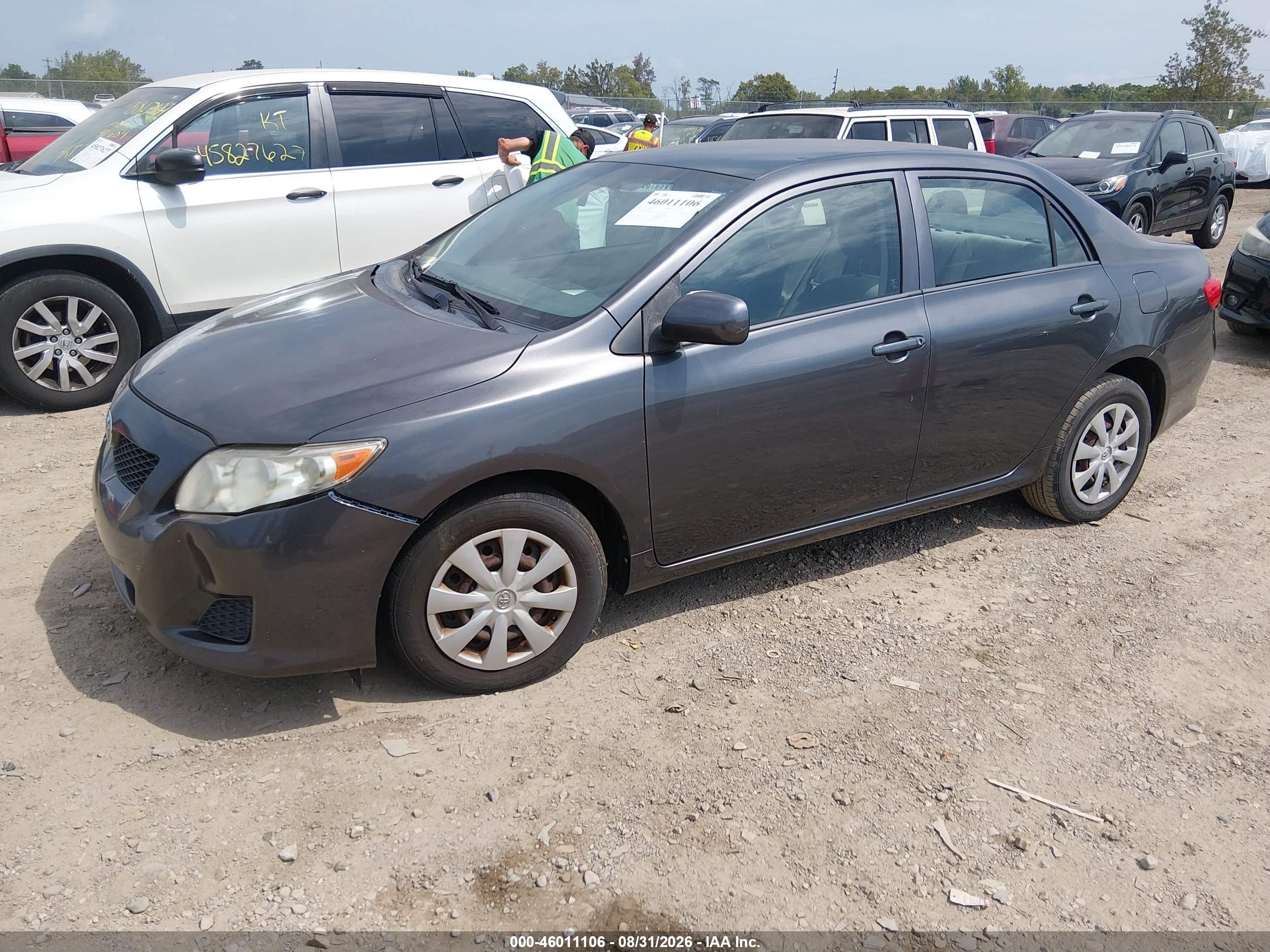 2009 Toyota Corolla Le Gray vin: JTDBL40EX99042851